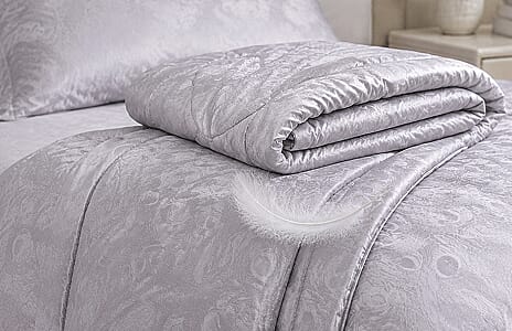 Lightweight 110gsm silk fill quilt