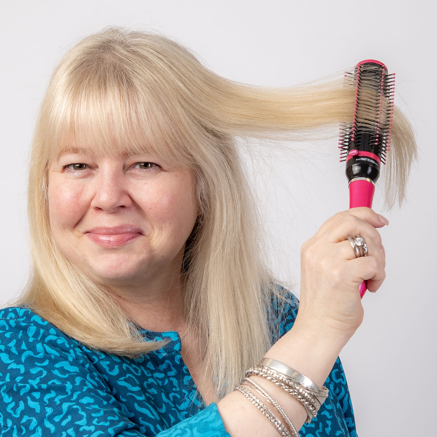 Neomi - Set of 3 Small Portable Easy Clean Retractable Rotating Hairbrushes