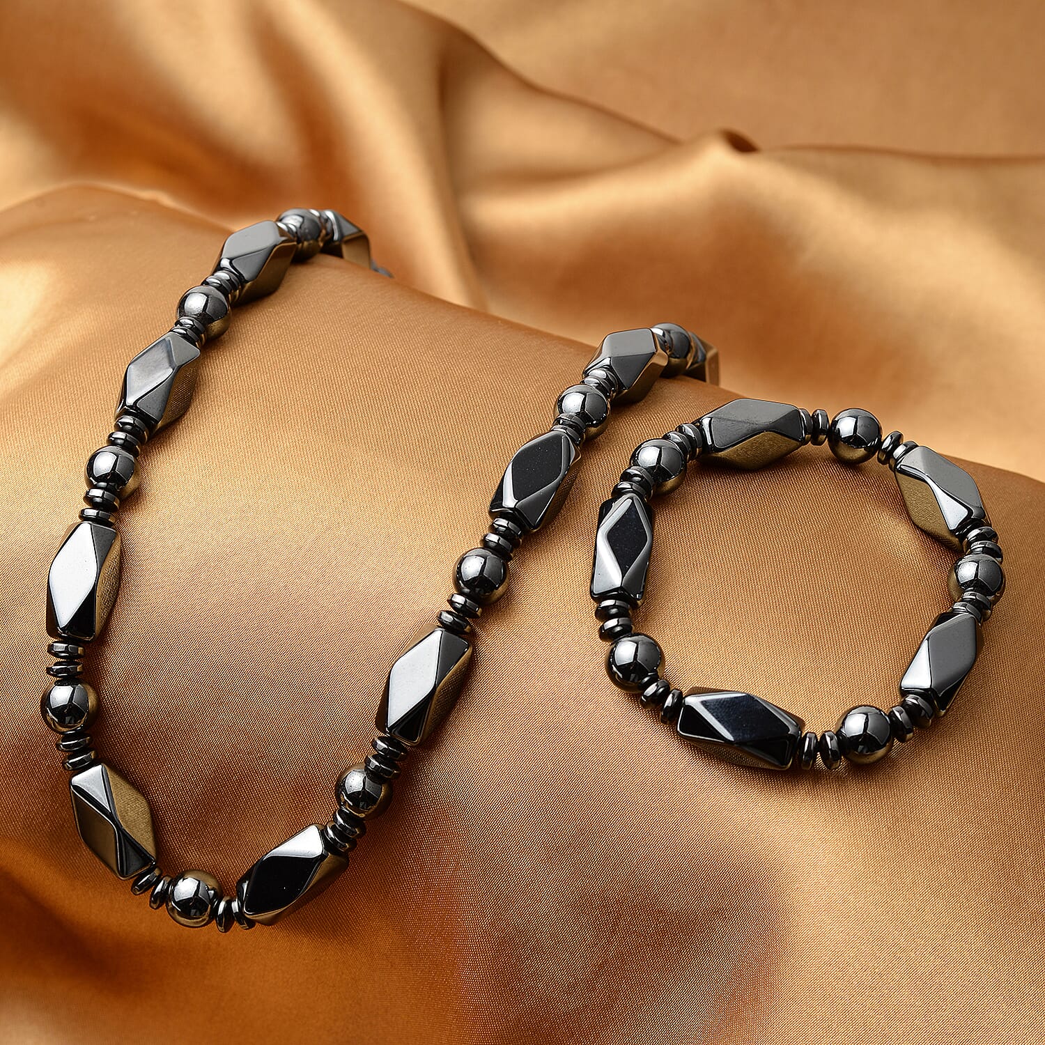 2 Piece Set - Hematite Necklace (Size 20) with Magnetic Lock and Stretchable Bracelet (Size 7.5) 922.50 Ct.