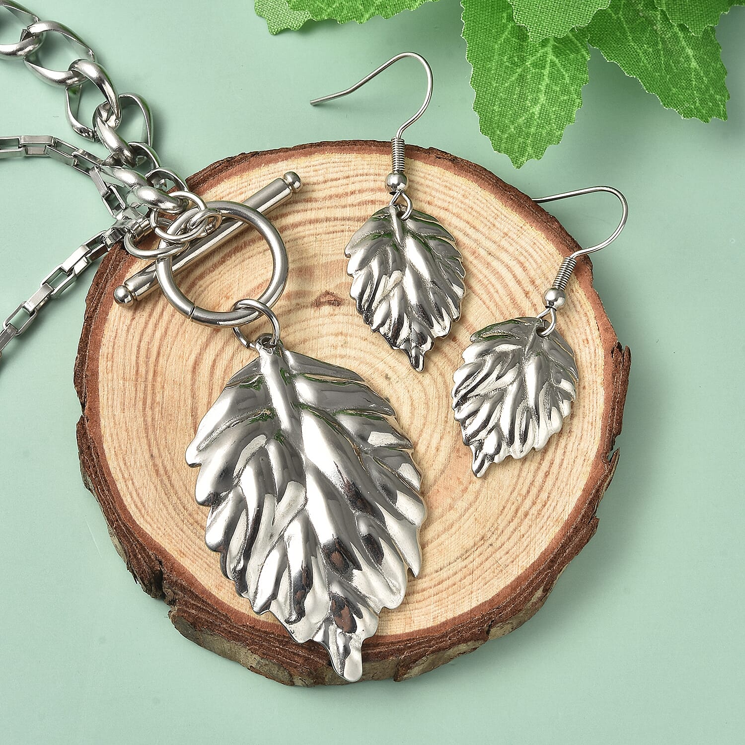 2 Piece Set - Leaf Necklace and Earrings in Stainless Steel