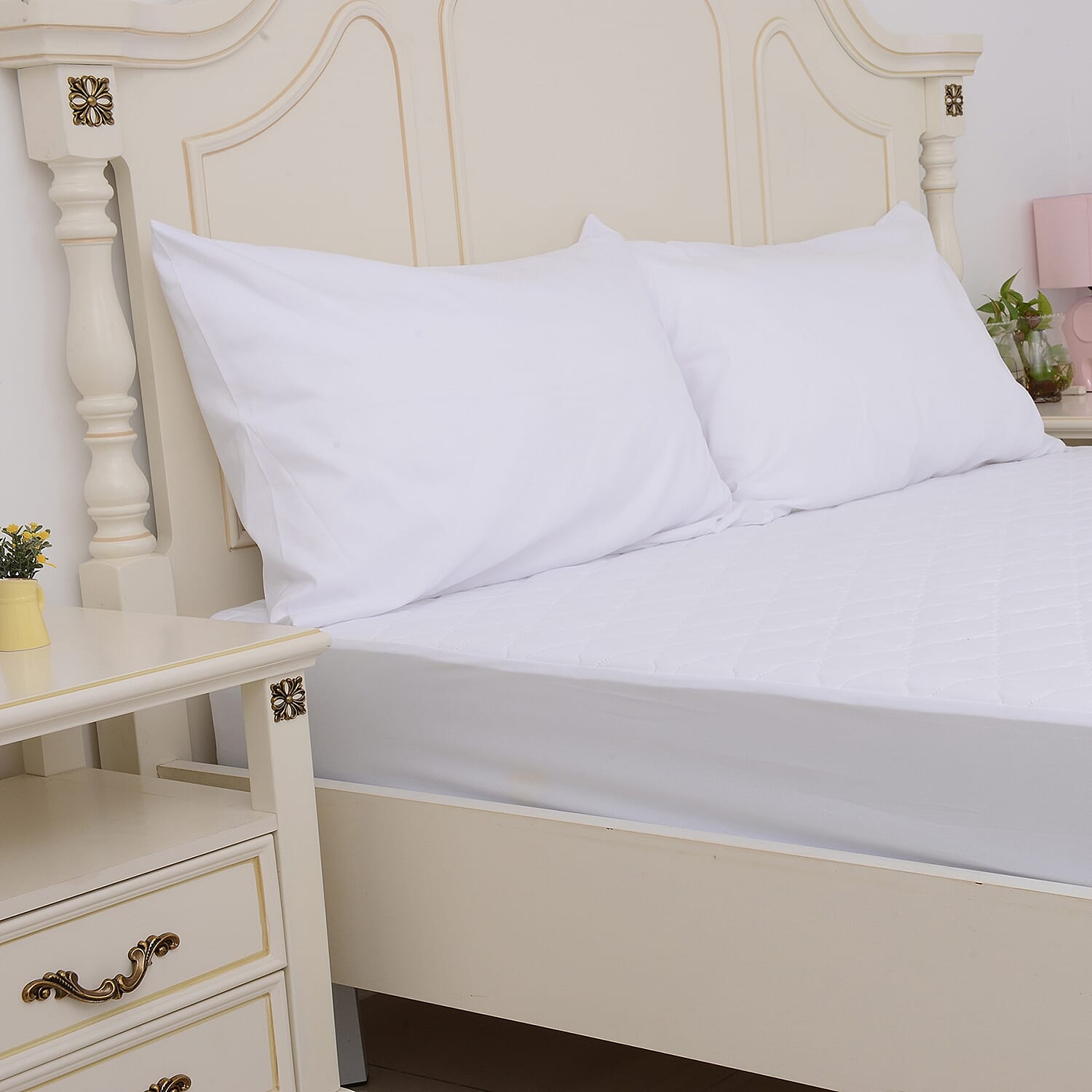 3 Pieces Set - Water Repellent Padded and Quilted Mattress Protector in King (Size 200x150x25 Cm) with Fitted Skirt and 2 Pillow Cases (Size 75x50 Cm)