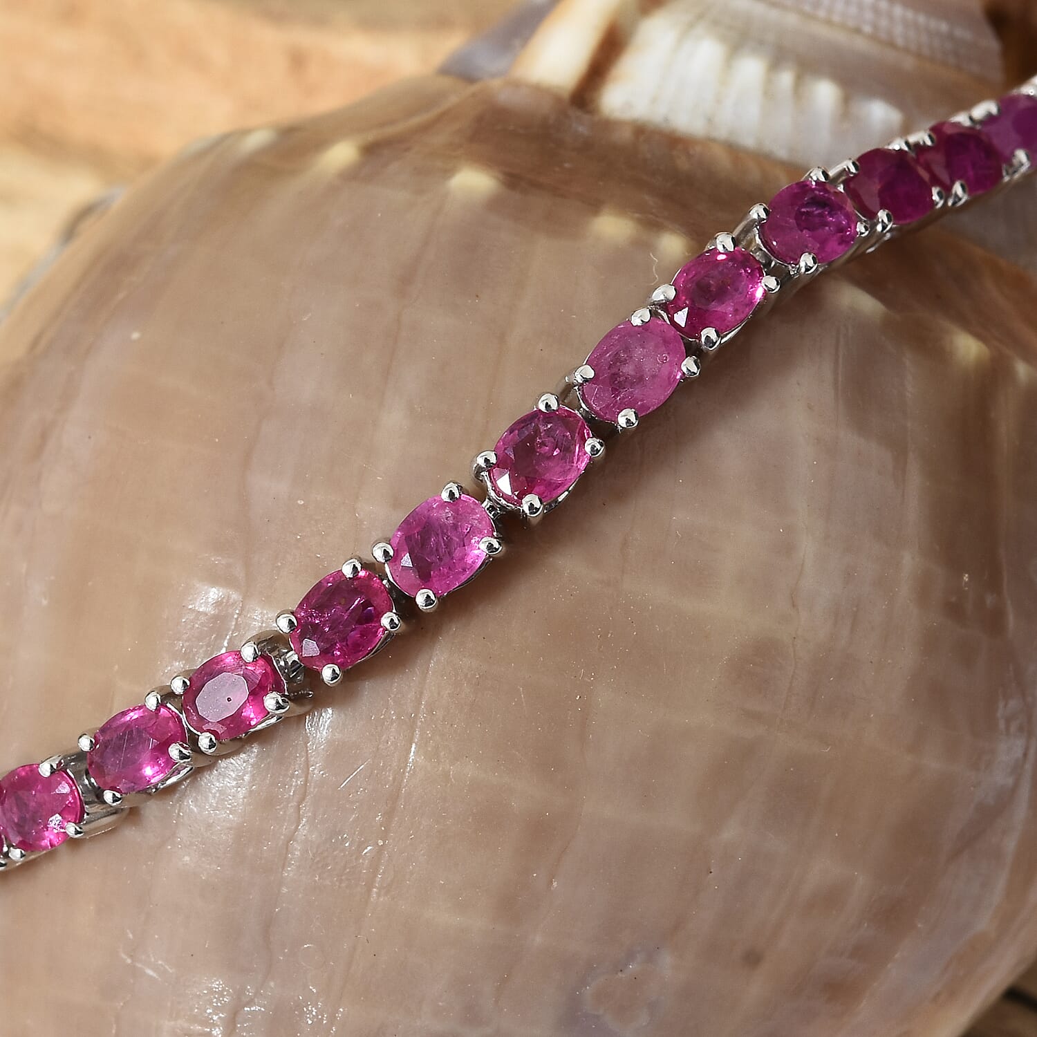 9K White Gold AA Ruby (Ovl) Bracelet (Size 7) 7.500  Ct.