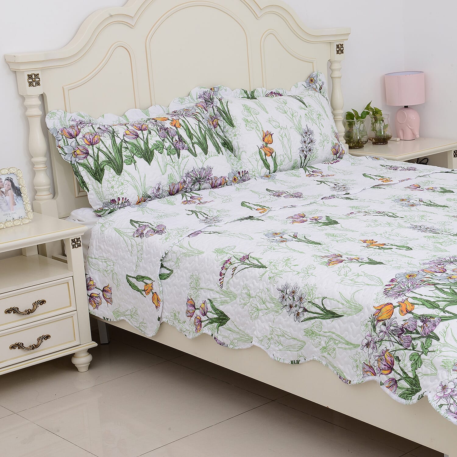 3 Piece Set - Multi Colour Floral Pattern Quilt (Size 260x240 Cm) and Pillow Case (Size 2x50x70+5)