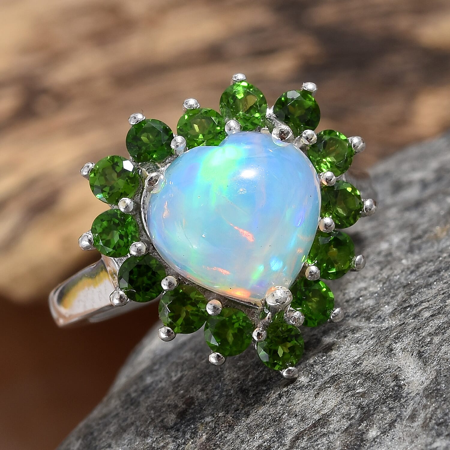 Ethiopian Welo Opal (Hrt 2.250 Ct), Chrome Diopside Ring in Platinum Overlay Sterling Silver 3.650 Ct.