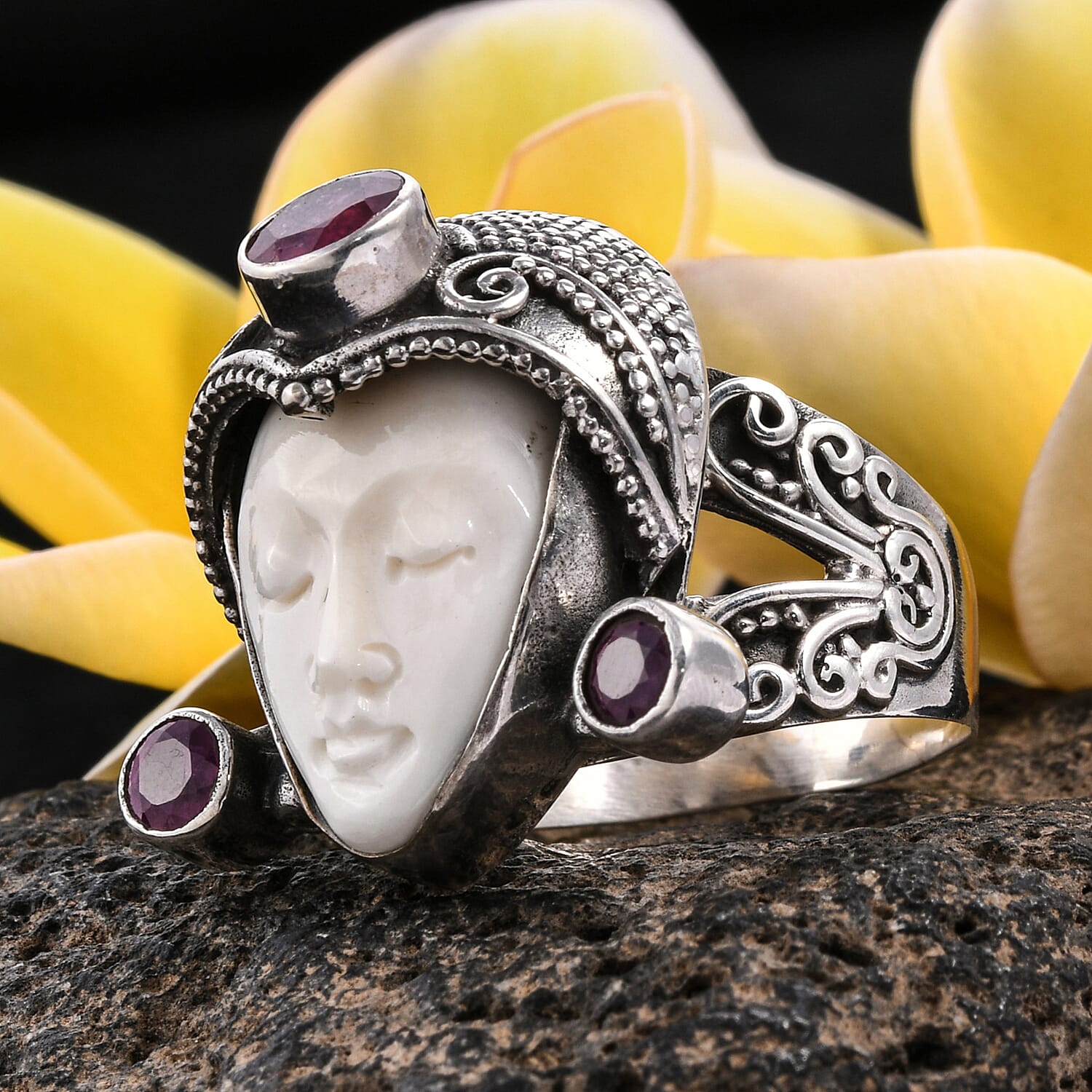 Princess Bali Collection OX Bone Carved Face and African Ruby Ring in Sterling Silver 14.470 Ct, Silver wt 9.40 Gms