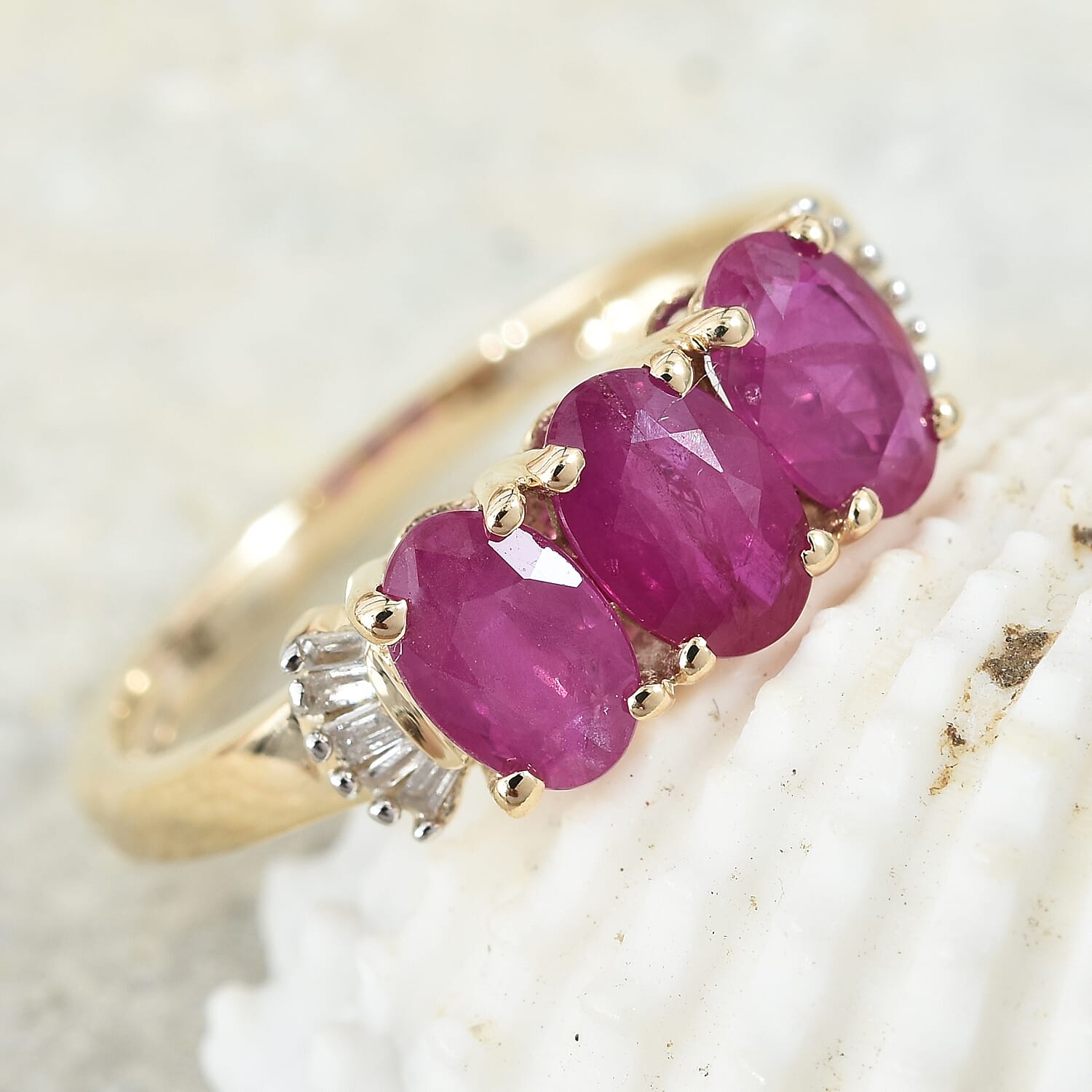 Signature Collection - 9K Yellow Gold AAAA Ruby (Ovl), Diamond Ring 1.720 Ct.