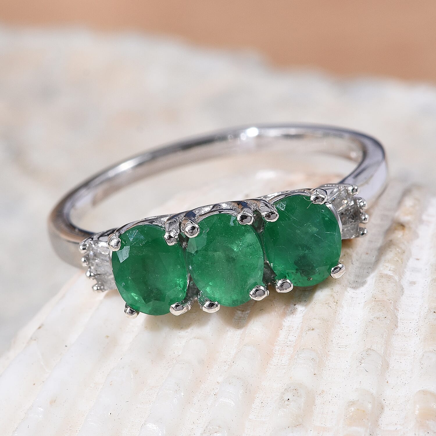 Premium Santa Terezinha Emerald (Ovl), Diamond Ring in Platinum Overlay Sterling Silver 1.000 Ct.