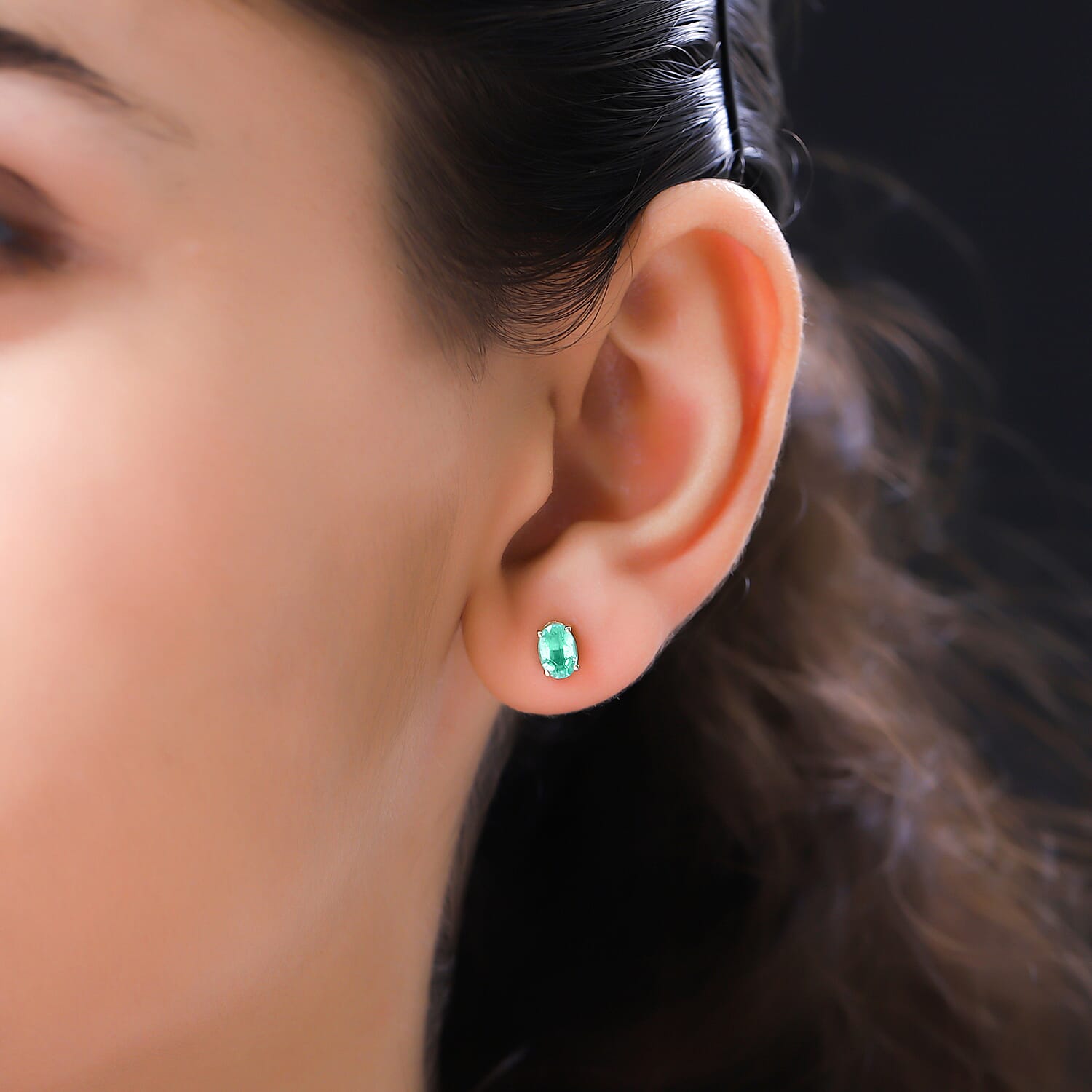 9K Yellow Gold AA Boyaca Colombian Emerald (Ovl) Stud Earrings (with Push Back)