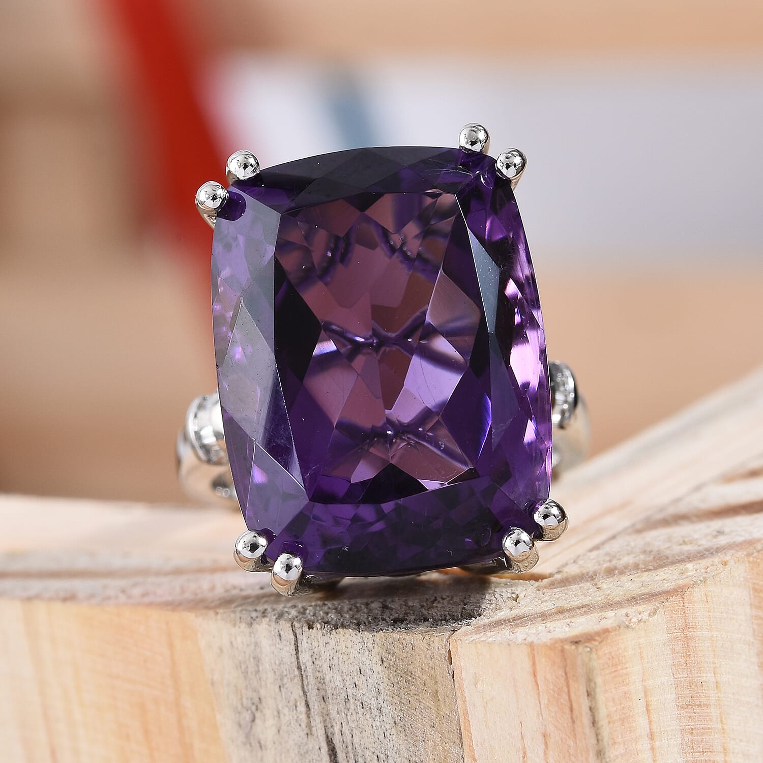 RHAPSODY 950 Platinum AAAA Zambian Amethyst (Cush 20x15 mm), Diamond Ring 20.000 Ct