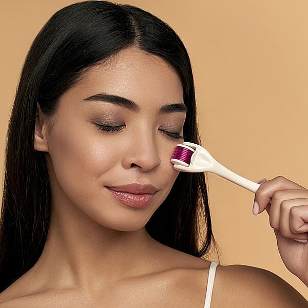 CB&CO- Active Derma Roller (0.3mm) - White