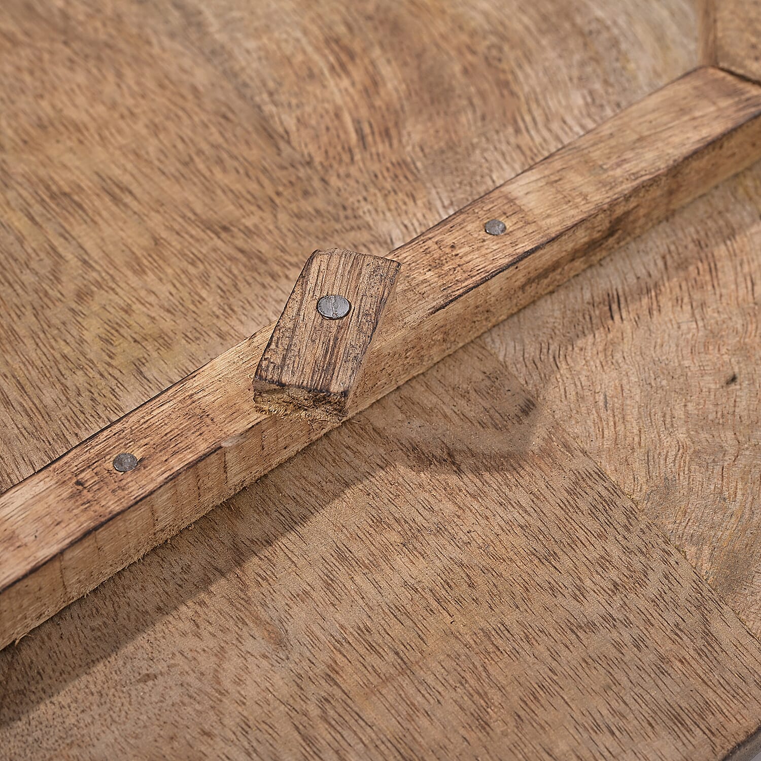 NAKKASHI - Hand Carved Solid Mango Wood Round Table