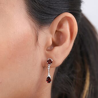 https://tjcuk.sirv.com/Products/33/7/3370902/2.75-Ct-Mozambique-Garnet-Dangle-Earrings-in-Sterling-Silver_3370902_2.jpg?w=342&h=342