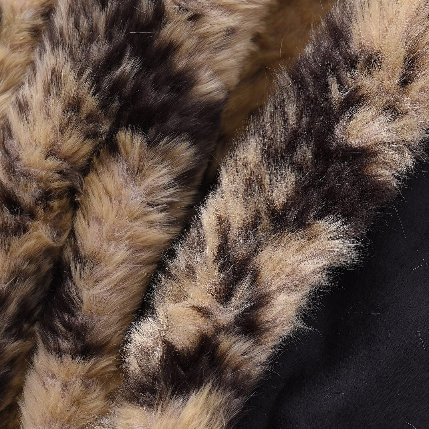 Super Soft Faux Fur Mink Snake Skin Pattern Blanket (Size 200x150 Cm)