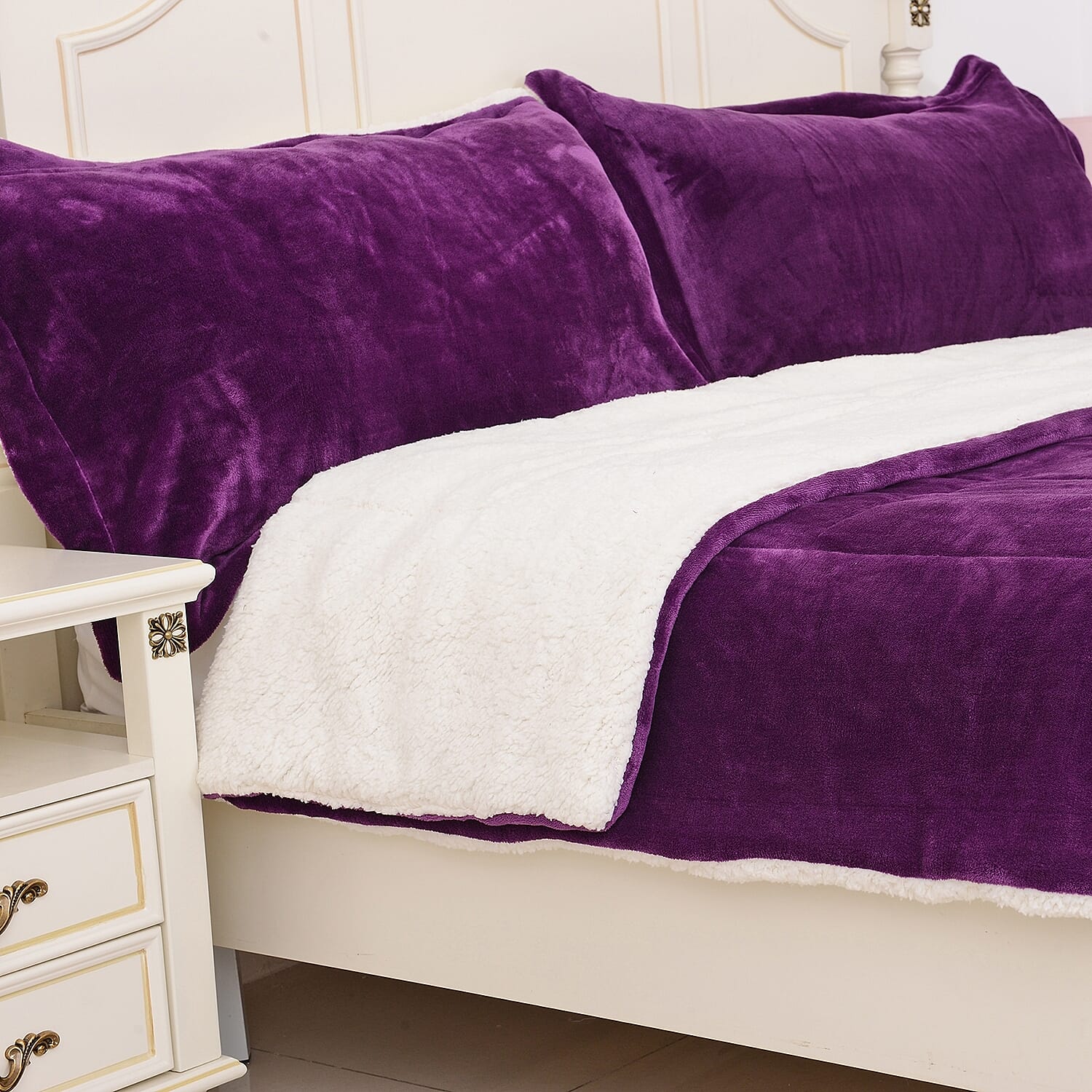 3 Piece Set - Super Soft and Plush King Size Flannel Sherpa Comforter (Size 220x225 Cm) and 2 Pillow Cases (50x70+5 Cm)- Purple