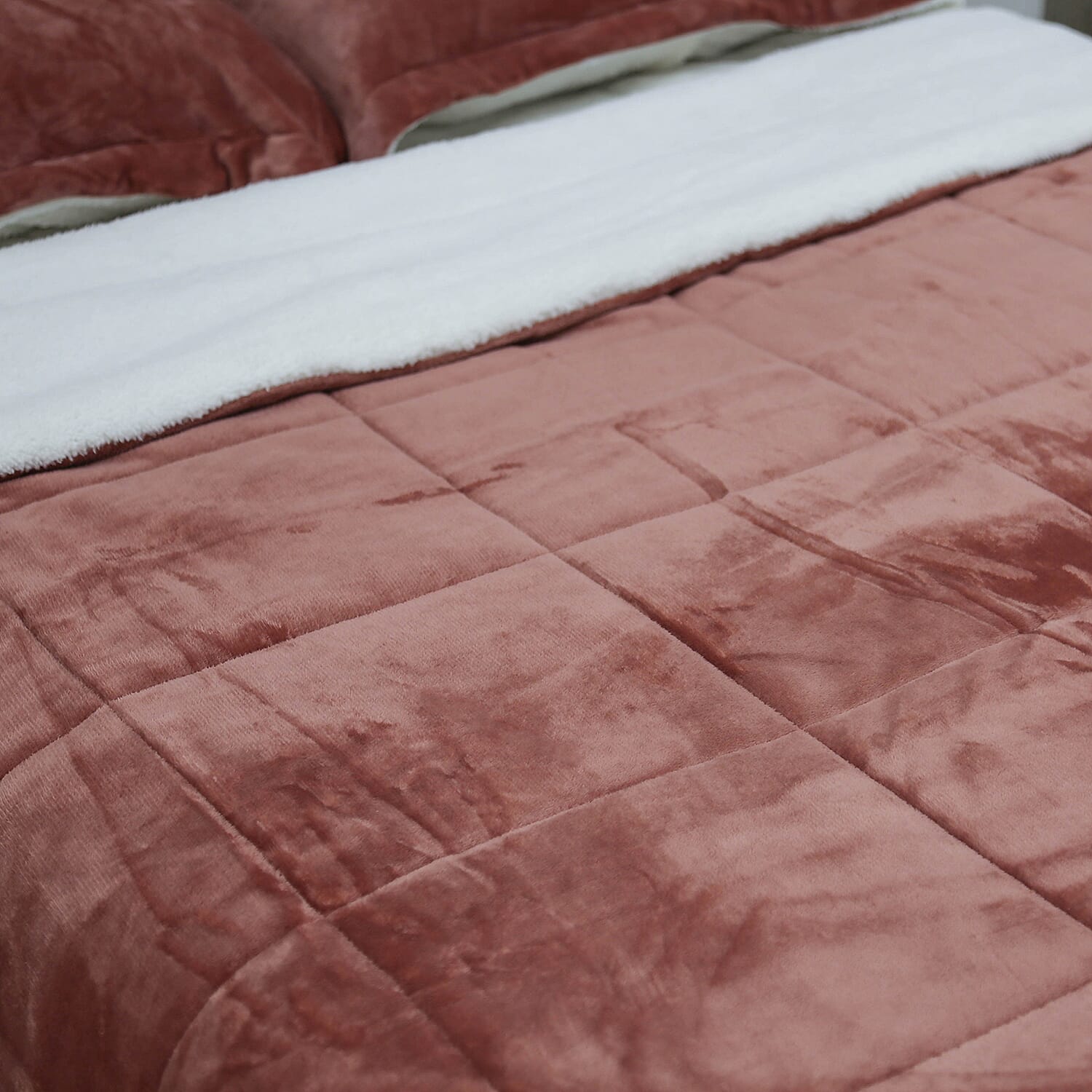 3 Piece Set - Super Soft and Plush King Size Flannel Sherpa Comforter (Size 220x225 Cm) and 2 Pillow Cases (50x70+5 Cm) Dusky Pink