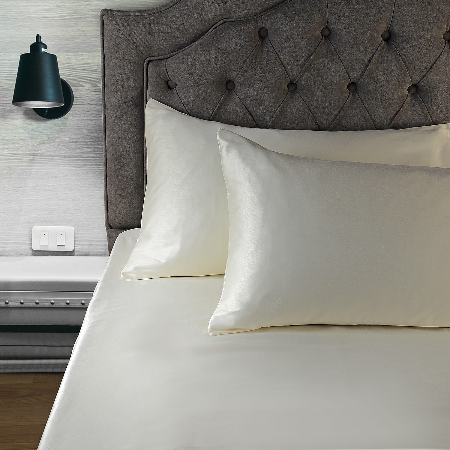 4 Piece 100% Bamboo Bedding Set - incld. 1 Fitted Sheet (150x200+30cm), 1 Flat Sheet (275x265cm) & 2 Pillowcases (50x75cm) with Self Storage Bag - Ivory Colour - KING