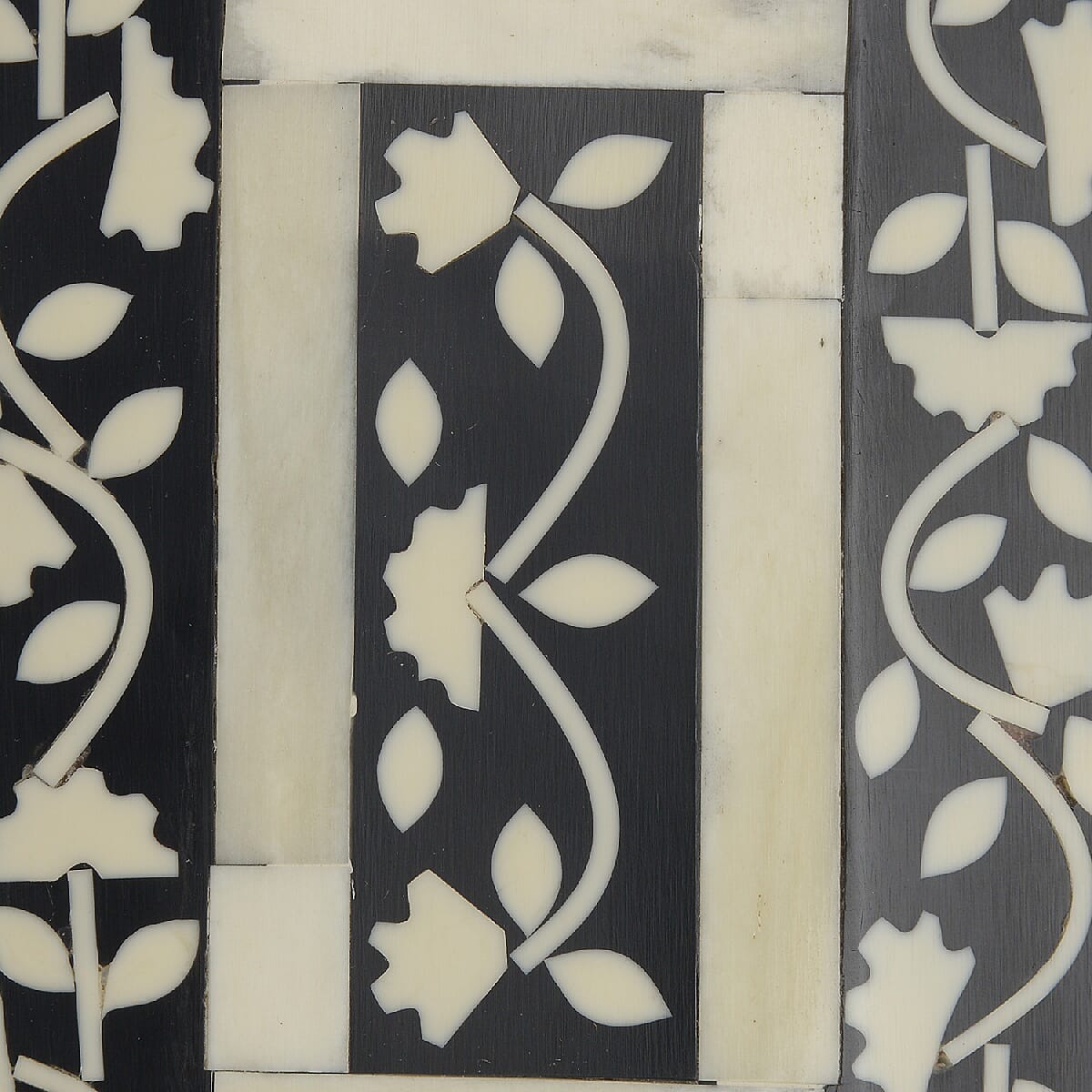 Handmade Bone Inlay Storage Box (Size 15x10x6 Cm) - Black and White