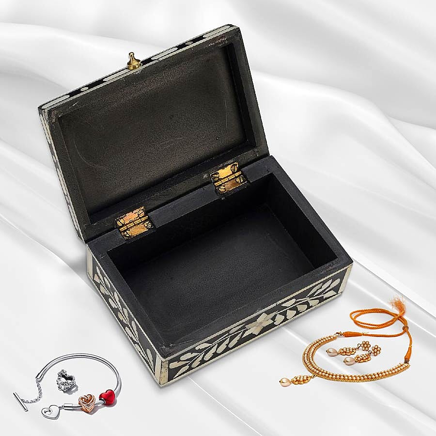 Handmade Bone Inlay Storage Box (Size 15x10x6 Cm) - Black and White