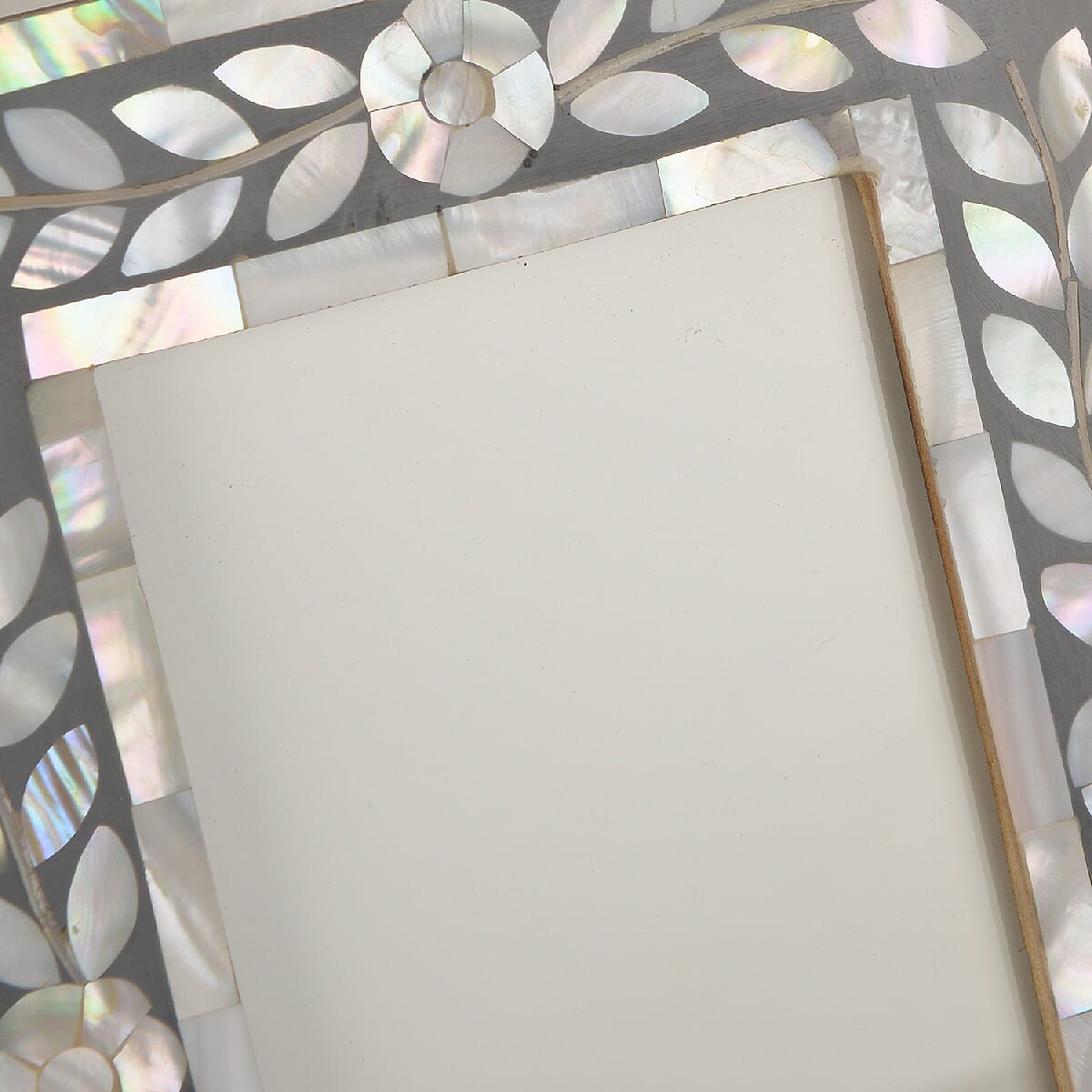 Natural Mother of Pearl Leaves Pattern Handcrafted Picture Frame (Size 4 x 6 Inches) Grey
