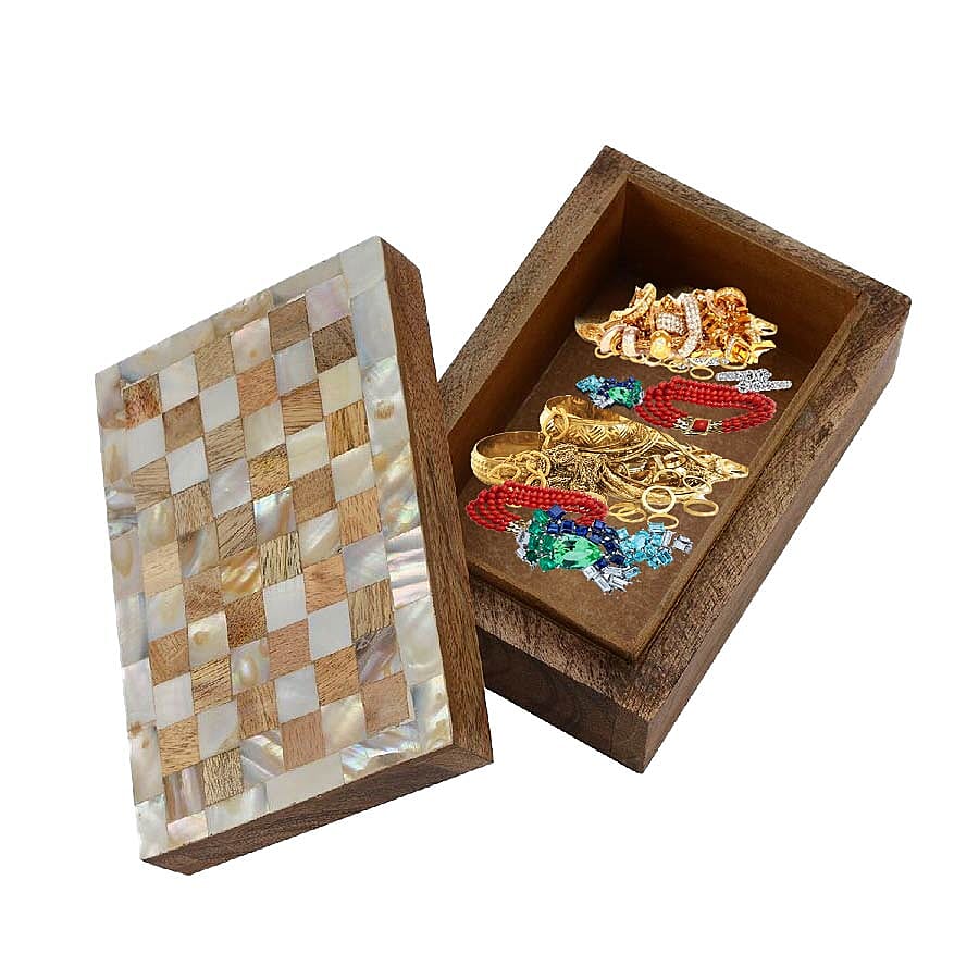 Artisan Crafted Handmade Inlay Mother of Pearl and Mango Wood Checker Pattern Storage Box (Size 15x10x6 Cm) - Ivory