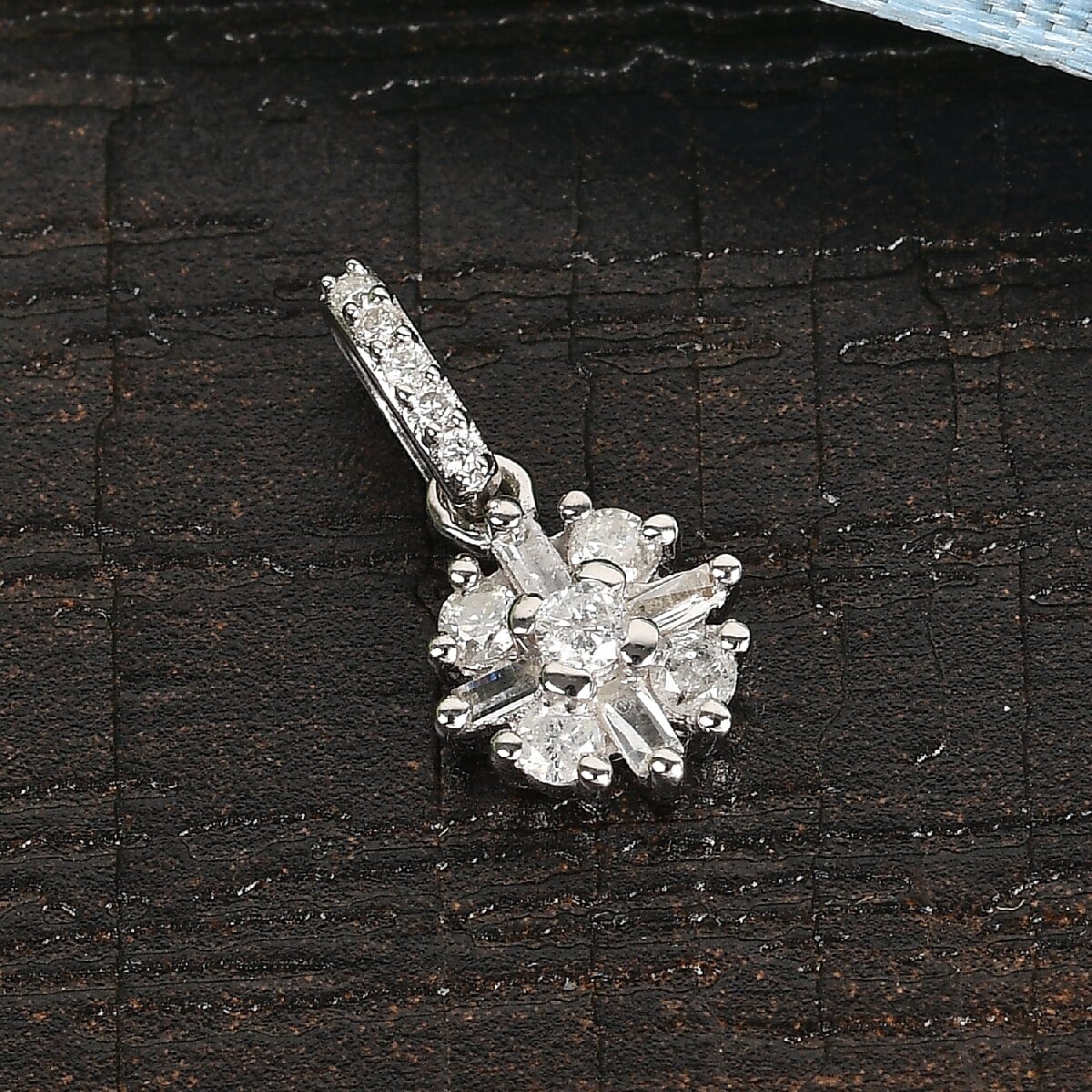 9K White Gold Natural White Diamond (Rnd and Bgt) Starburst Pendant 0.16 Ct.