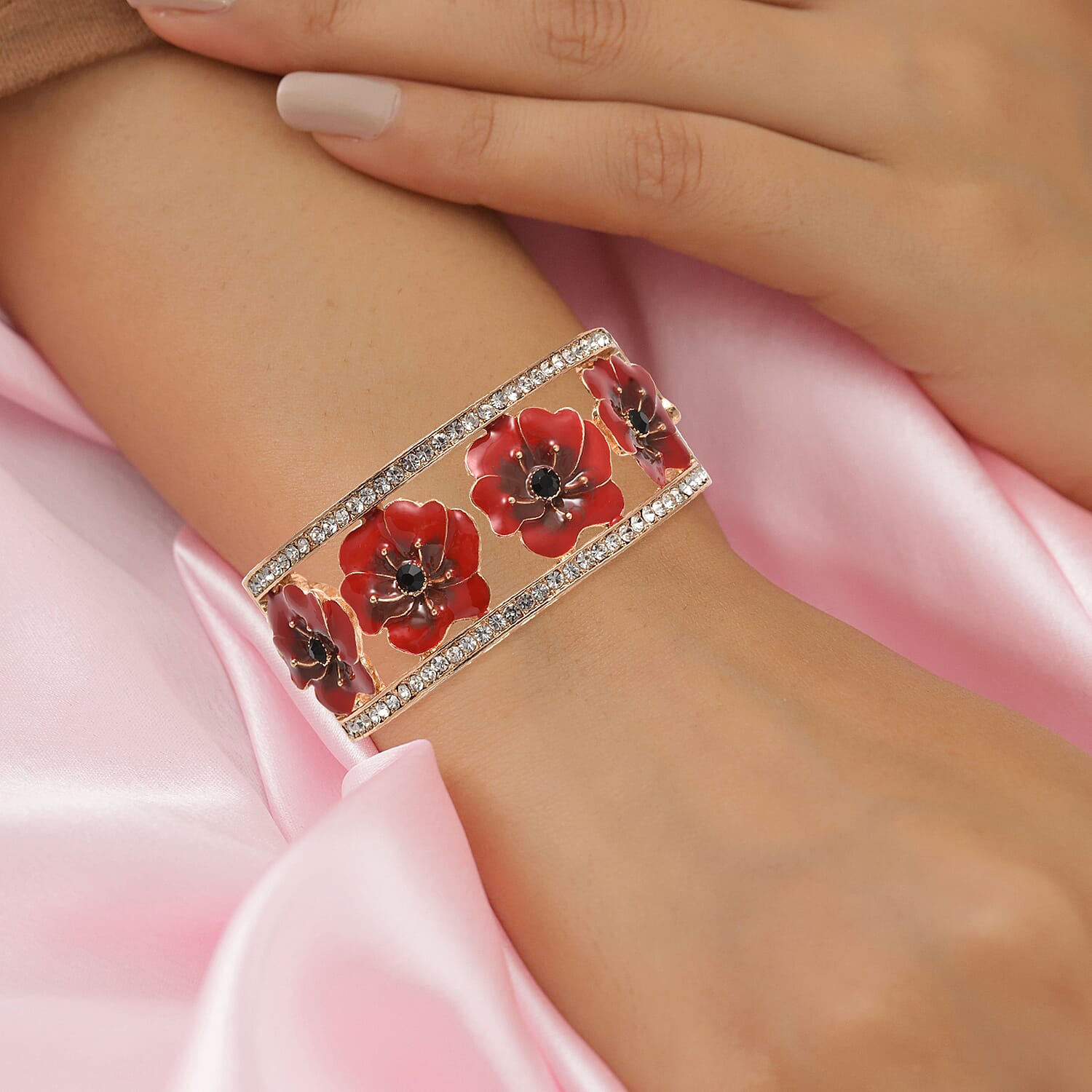 Black and White Austrian Crystal (Rnd)  Flower Enamelled Bangle (Size 7.5) in Gold Tone