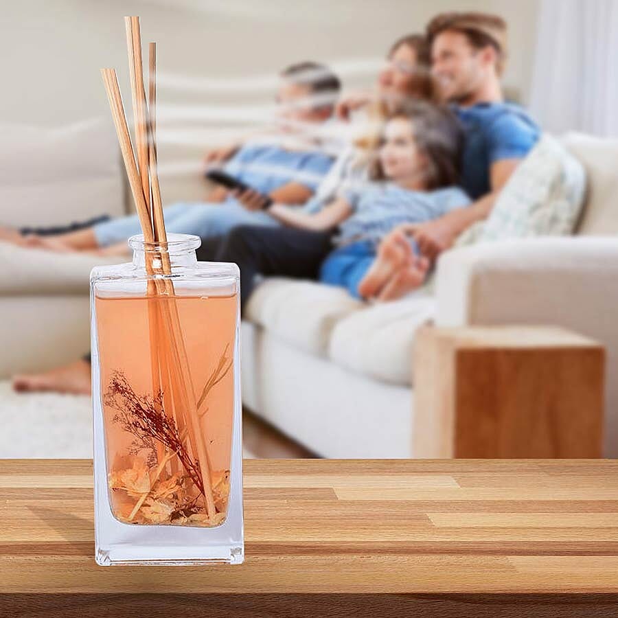135ml Refillable Glass Bottle Oil Diffuser with Dry Flower and Reed Sticks (Size 7.5x24.5x10 Cm) - PONY & BLUSH SUEDE
