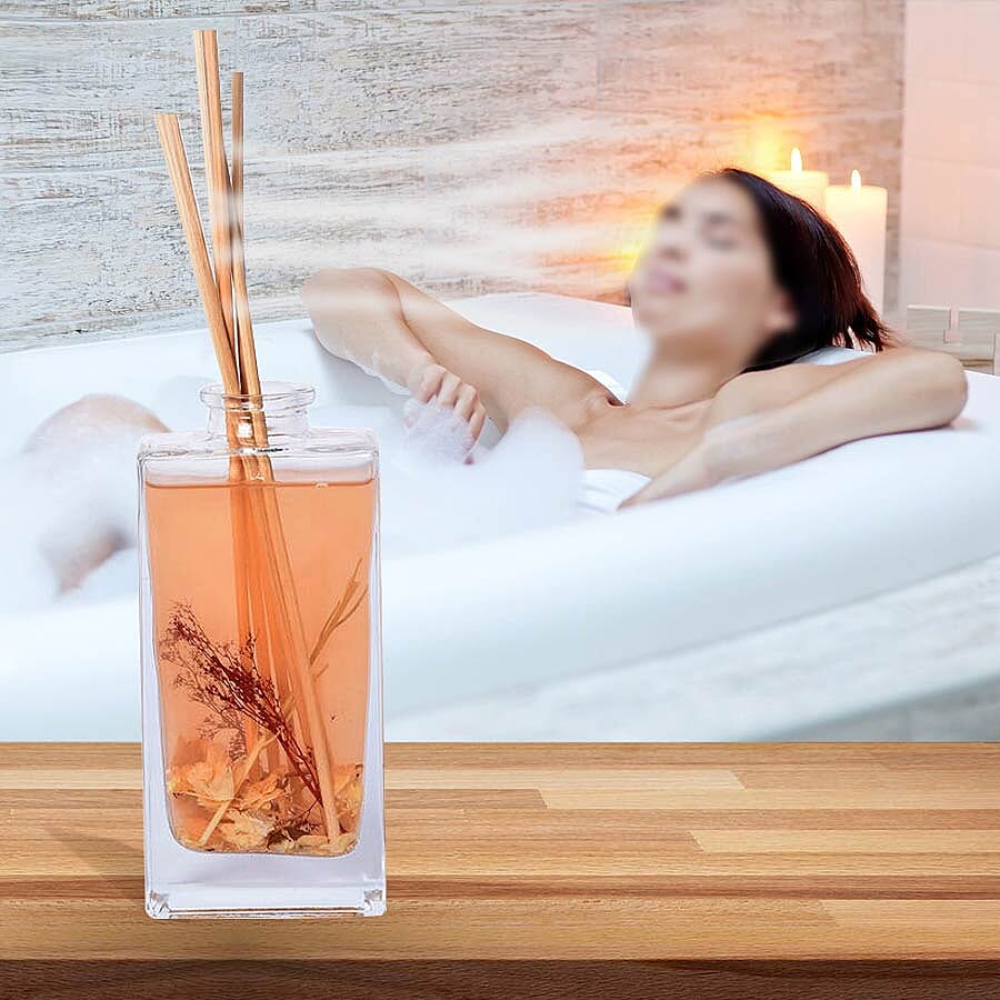 135ml Refillable Glass Bottle Oil Diffuser with Dry Flower and Reed Sticks (Size 7.5x24.5x10 Cm) - PONY & BLUSH SUEDE