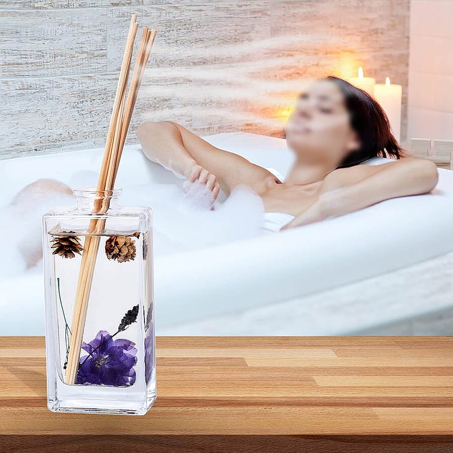 135ml Refillable Glass Bottle Oil Diffuser with Dry Flower and Reed Sticks (Size 7.5x24.5x10 Cm) - LIME BASIL & MANDRIN