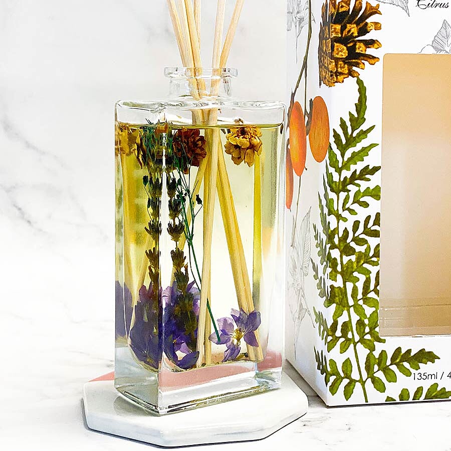 135ml Refillable Glass Bottle Oil Diffuser with Dry Flower and Reed Sticks (Size 7.5x24.5x10 Cm) - LIME BASIL & MANDRIN