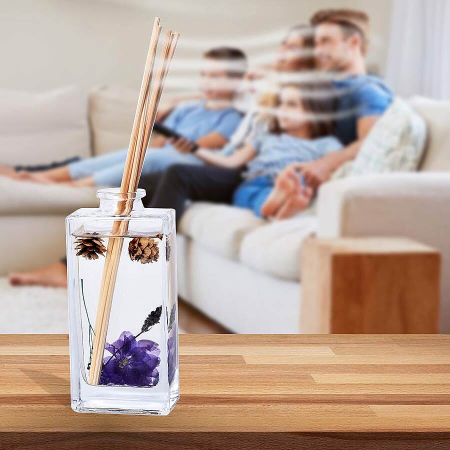 135ml Refillable Glass Bottle Oil Diffuser with Dry Flower and Reed Sticks (Size 7.5x24.5x10 Cm) - LIME BASIL & MANDRIN