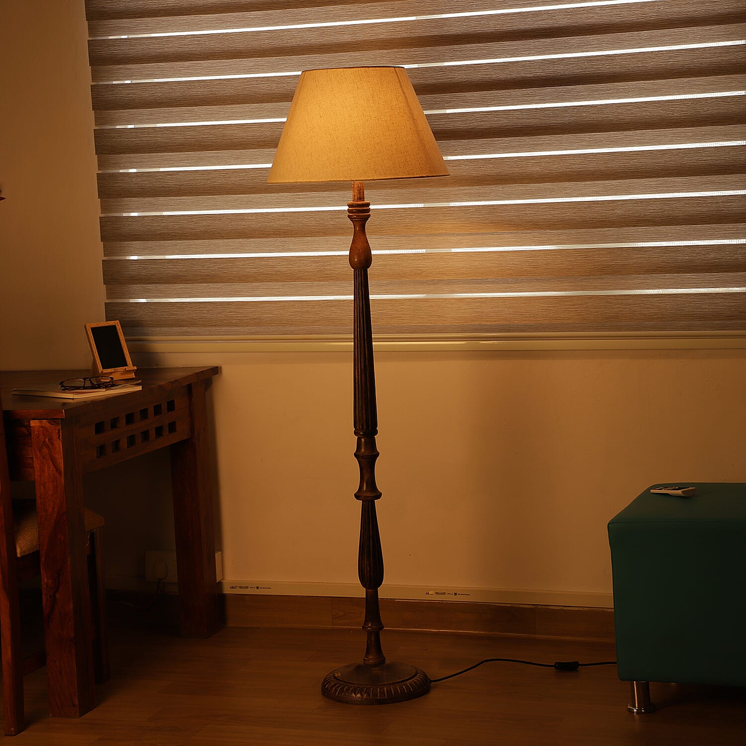 NAKKASHI - CE Certified Hand Carved Mango Wood Floor Lamp with Shade and 3 Pin UK Plug (Shade Size 25x45x28 Cm)