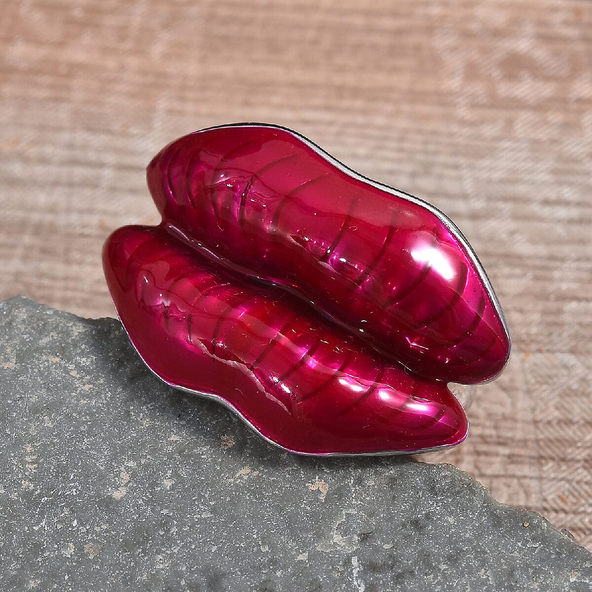 GP - Kiss Ring Red Enameling on Platinum Overlay Sterling Silver, Silver Wt. 6.55 Gms