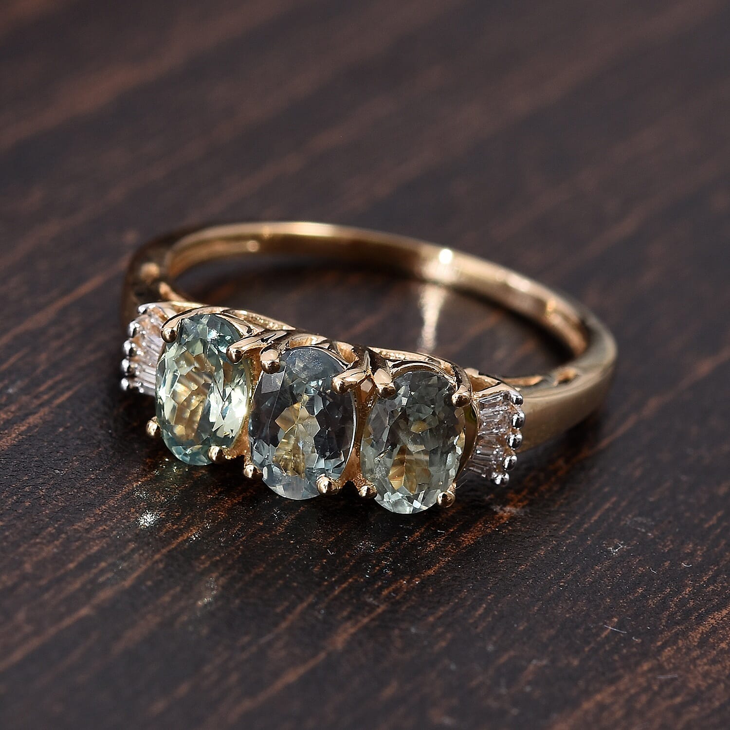 Close Out Deal- Extremely Rare AAA  Alexandrite (Oval 6x4 mm), Diamond Ring in 14K Yellow Gold Ct Wt 1.55 Ct