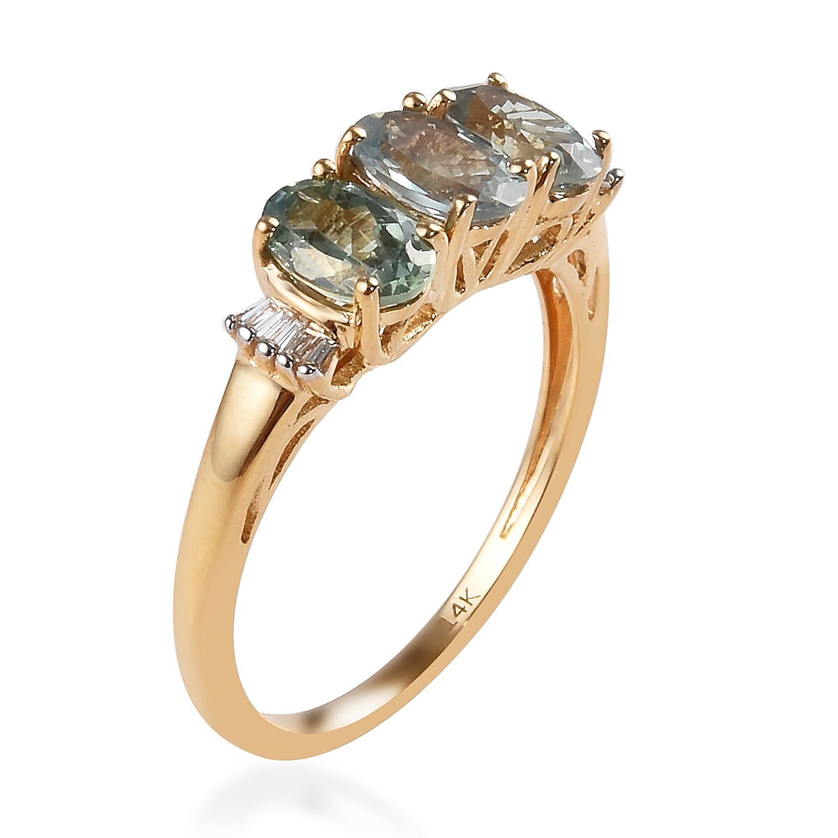 Close Out Deal- Extremely Rare AAA  Alexandrite (Oval 6x4 mm), Diamond Ring in 14K Yellow Gold Ct Wt 1.55 Ct