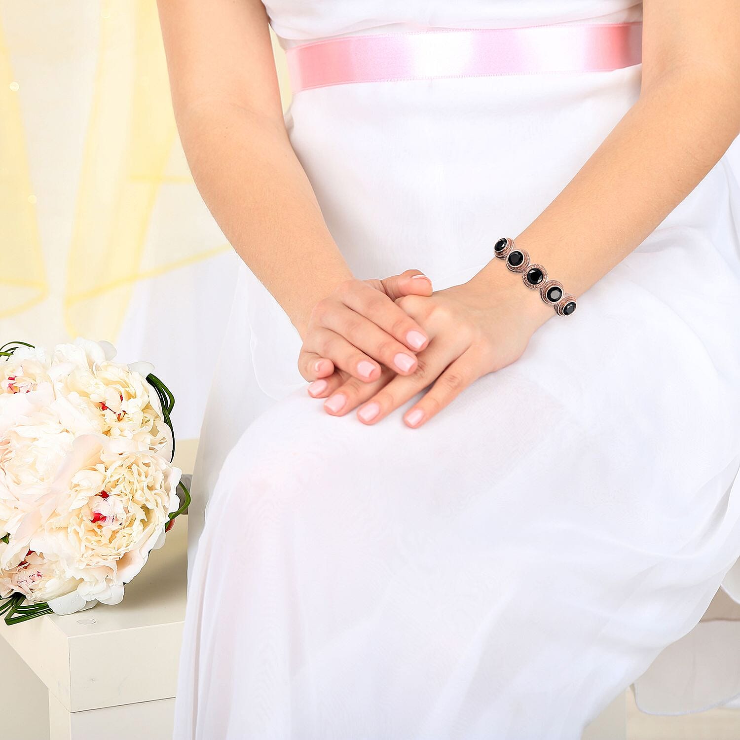 Elite Shungite (Rnd) 5 Stone Hinged Bangle (Size 7.5) in Copper with Magnet 8.75 Ct.