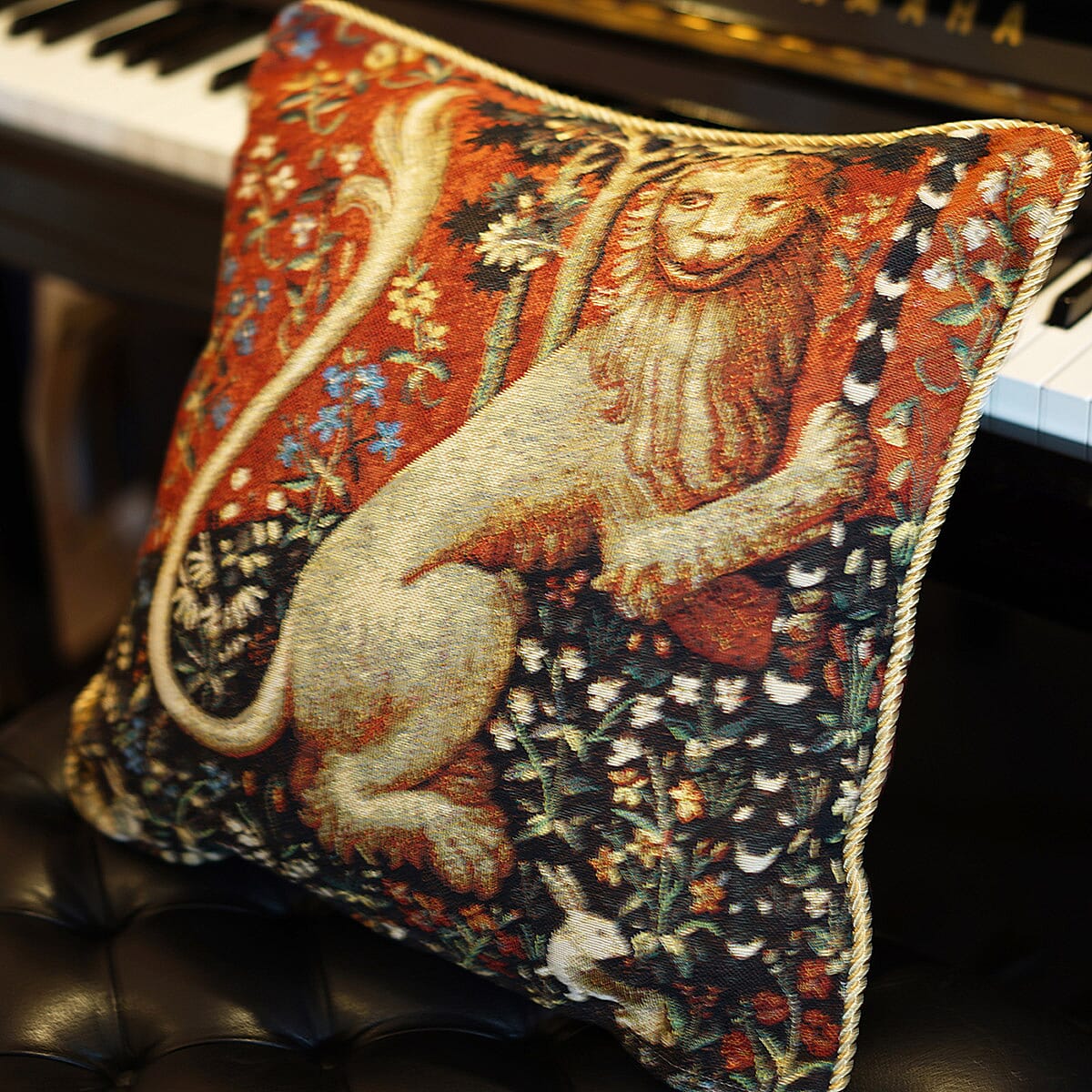 Signare Tapestry Art - Cushion Cover Inspired by Lady and Unicorn (Lion) - 43x43cm
