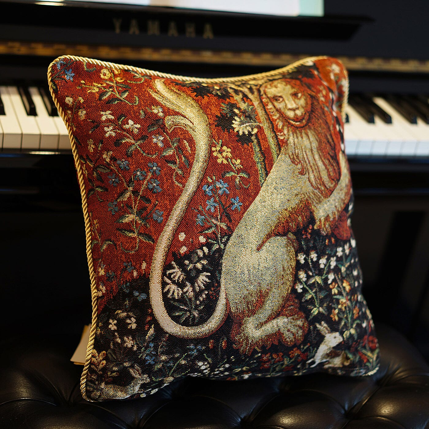 Signare Tapestry Art - Cushion Cover Inspired by Lady and Unicorn (Lion) - 43x43cm