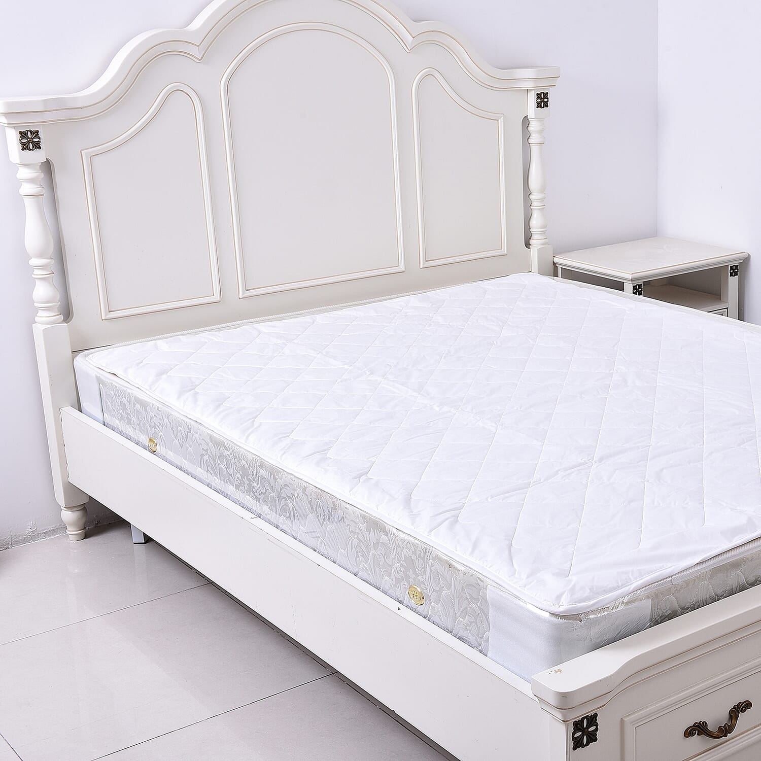 100% Mulberry Silk Quilted Mattress Protector with 100% Cotton Cover & Four Elastic Strap - Size: King