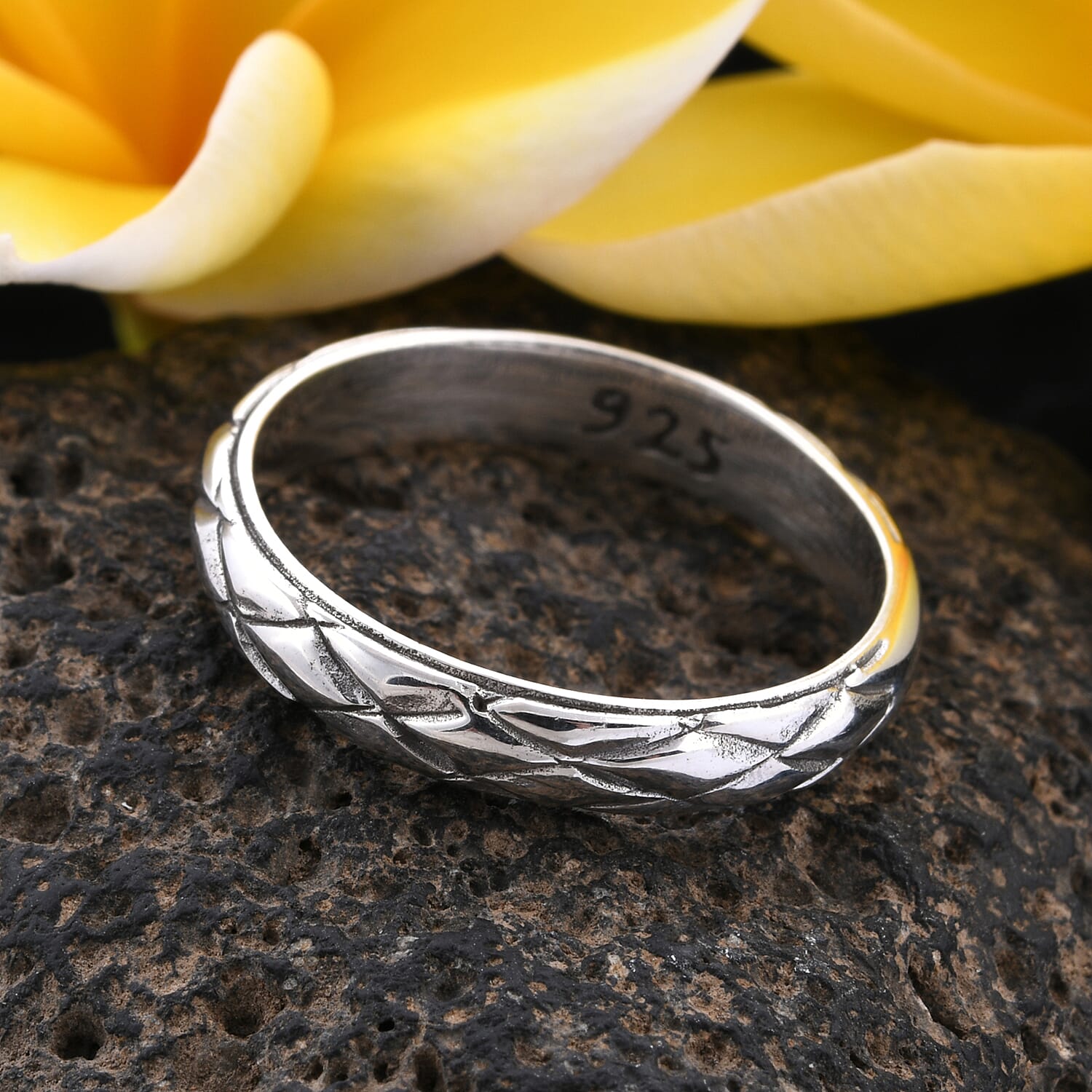 Royal Bali Collection - Sterling Silver Diamond Pattern Band Ring, Silver wt 3.10 Gms