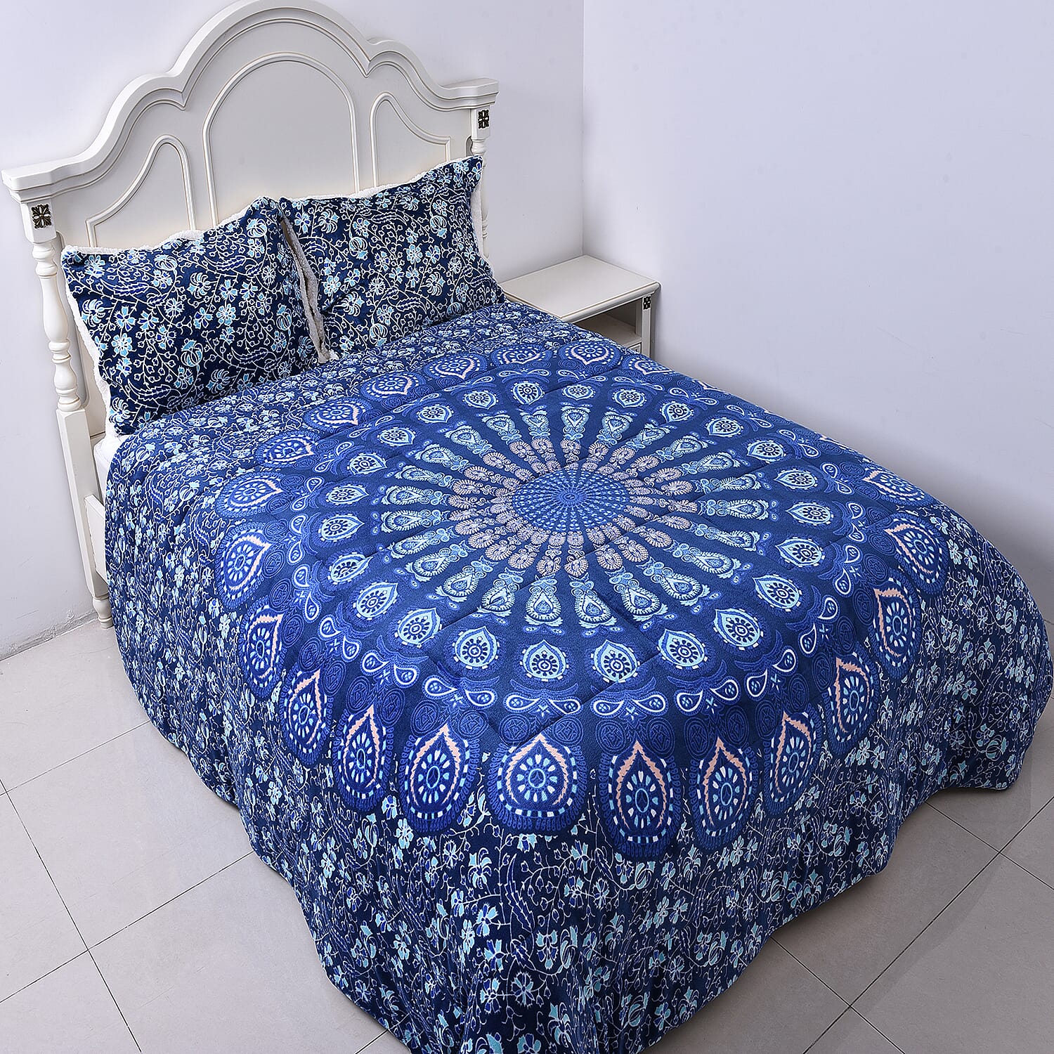 Set of 3 - Microflannel Mandala Printed Comforter in King Size with Sherpa Lining with 2 Sherpa Pillowcases - White, Light and Dark Blue Colour (230cm x 250cm)