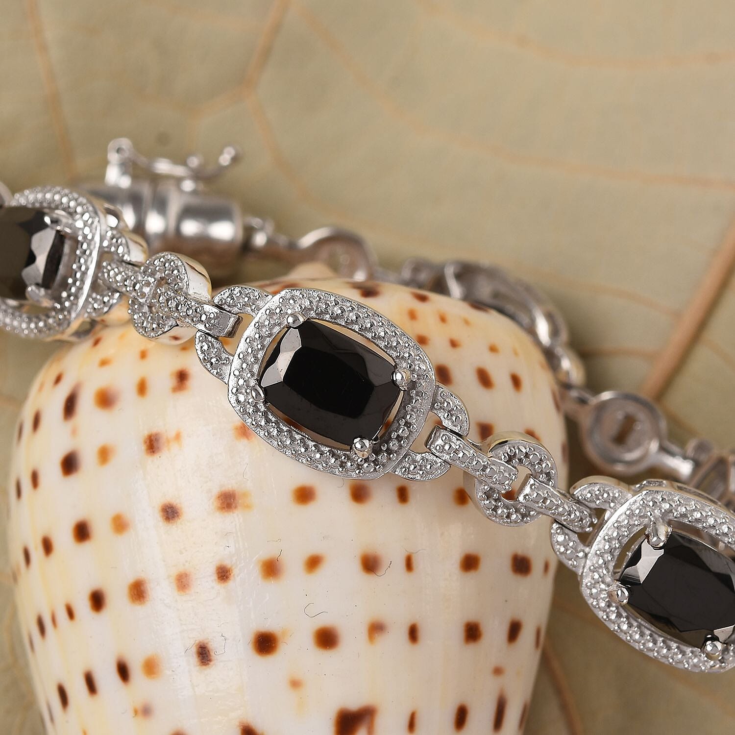 Elite Shungite Bracelet (Size 7.5) with Magnetic Lock in Platinum Overlay 6.25 Ct.