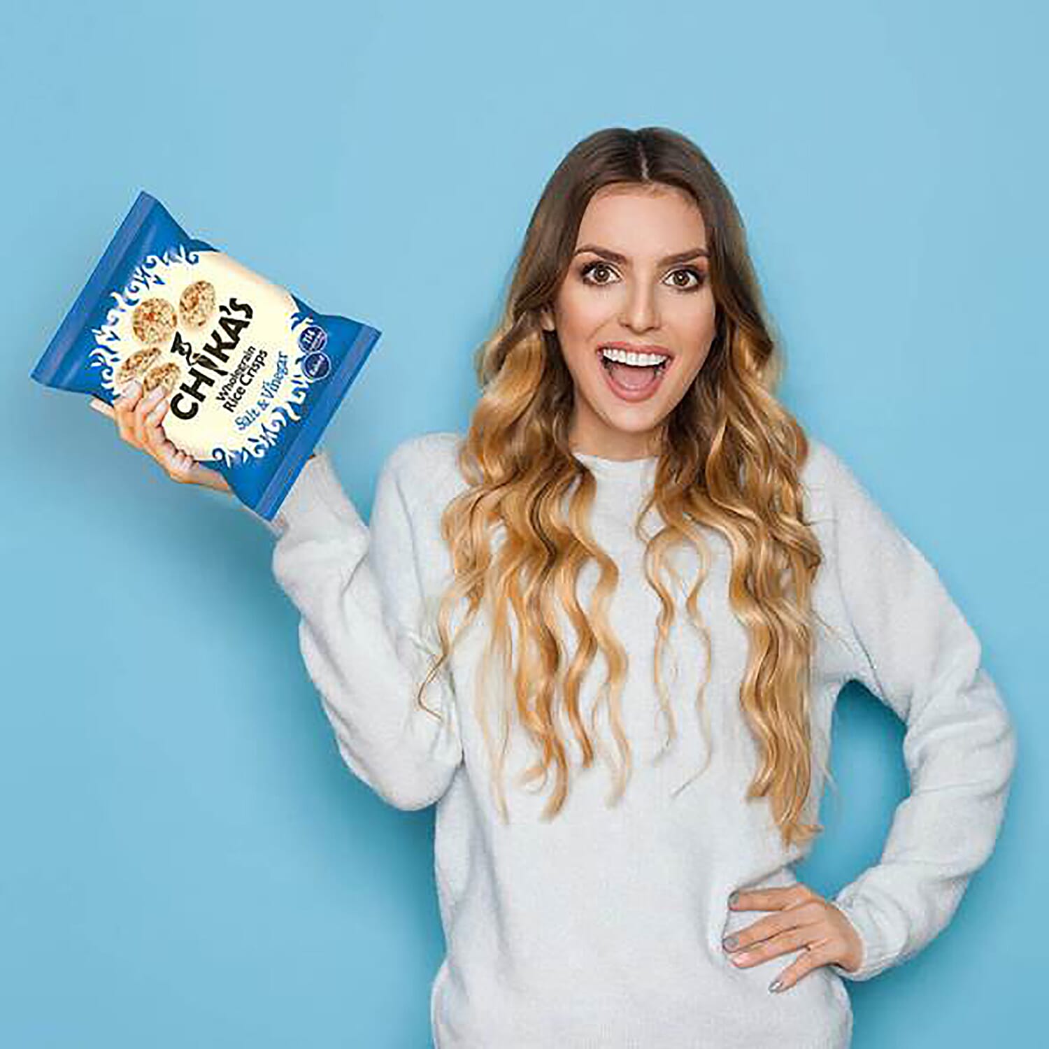 CHIKAS Rice Crisps 16 Pack (4 x Packets Smoky BBQ Rice Crisps, 4 x Packets Red Roast Pepper, 4 x Packets Salt & Vinegar, 4 x Packets Ready Salted), 16 x 25g