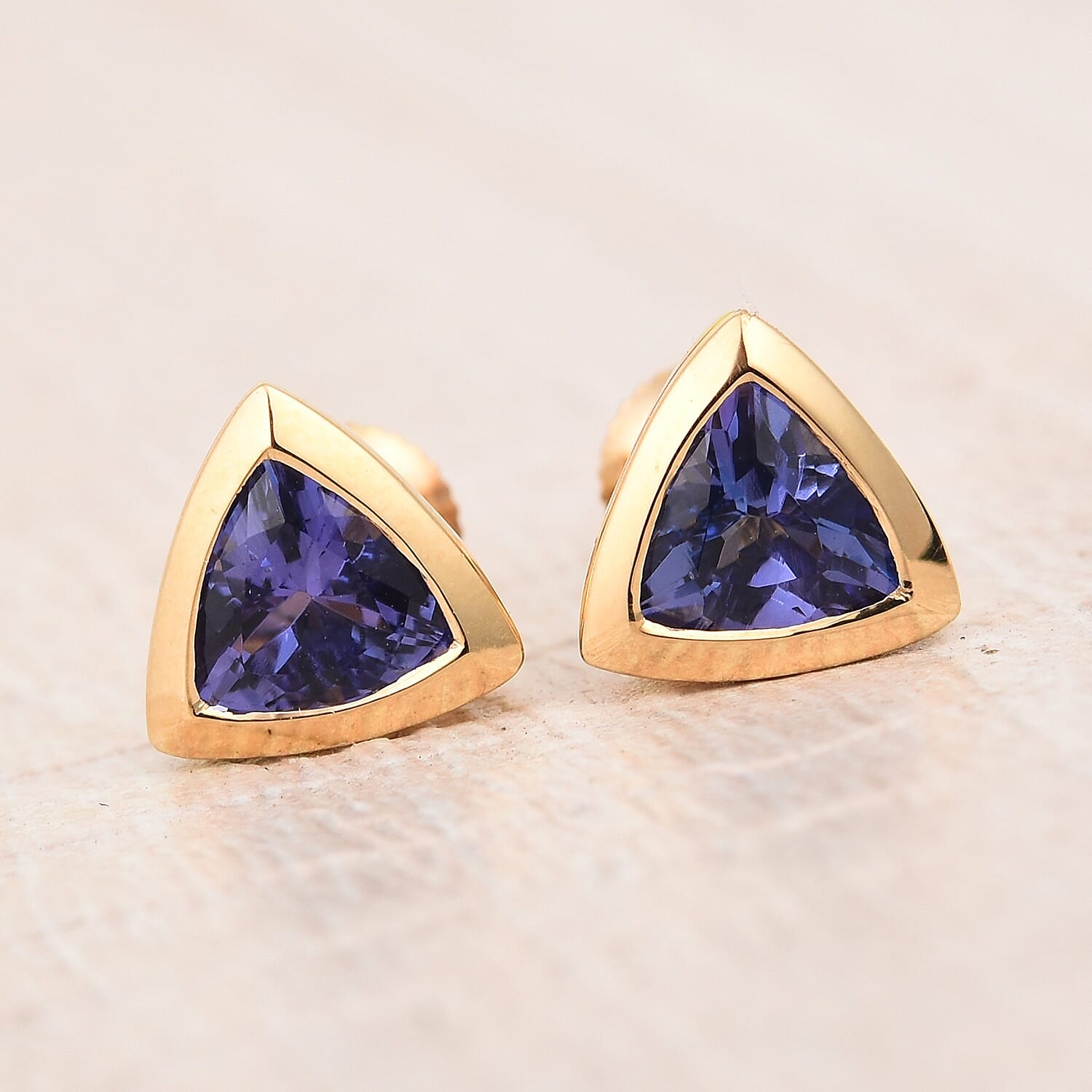 ILIANA 18K Yellow Gold AAA Tanzanite Stud Earrings 1.00 Ct.