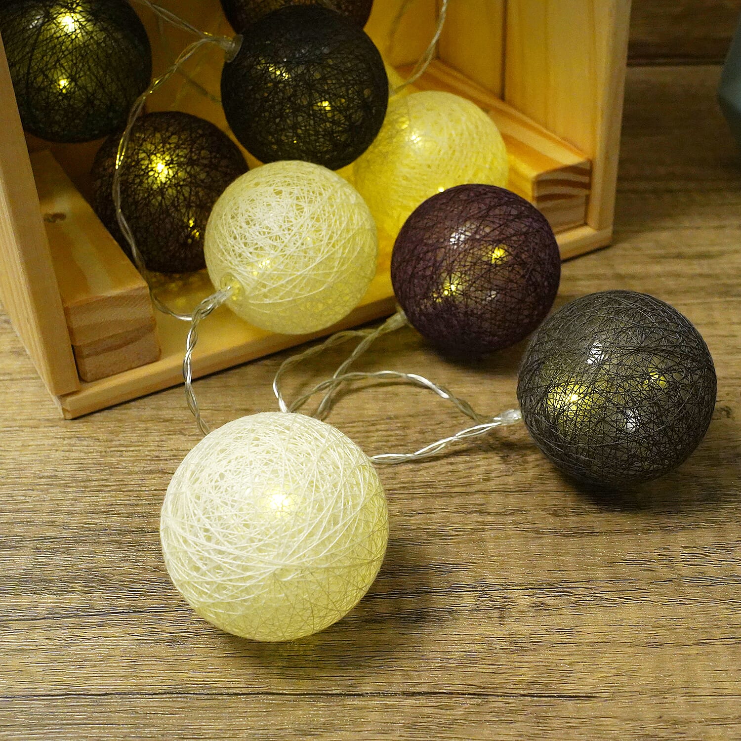 10 LED Balls String Light (Total Length: 180cm) - Black, White and Purple