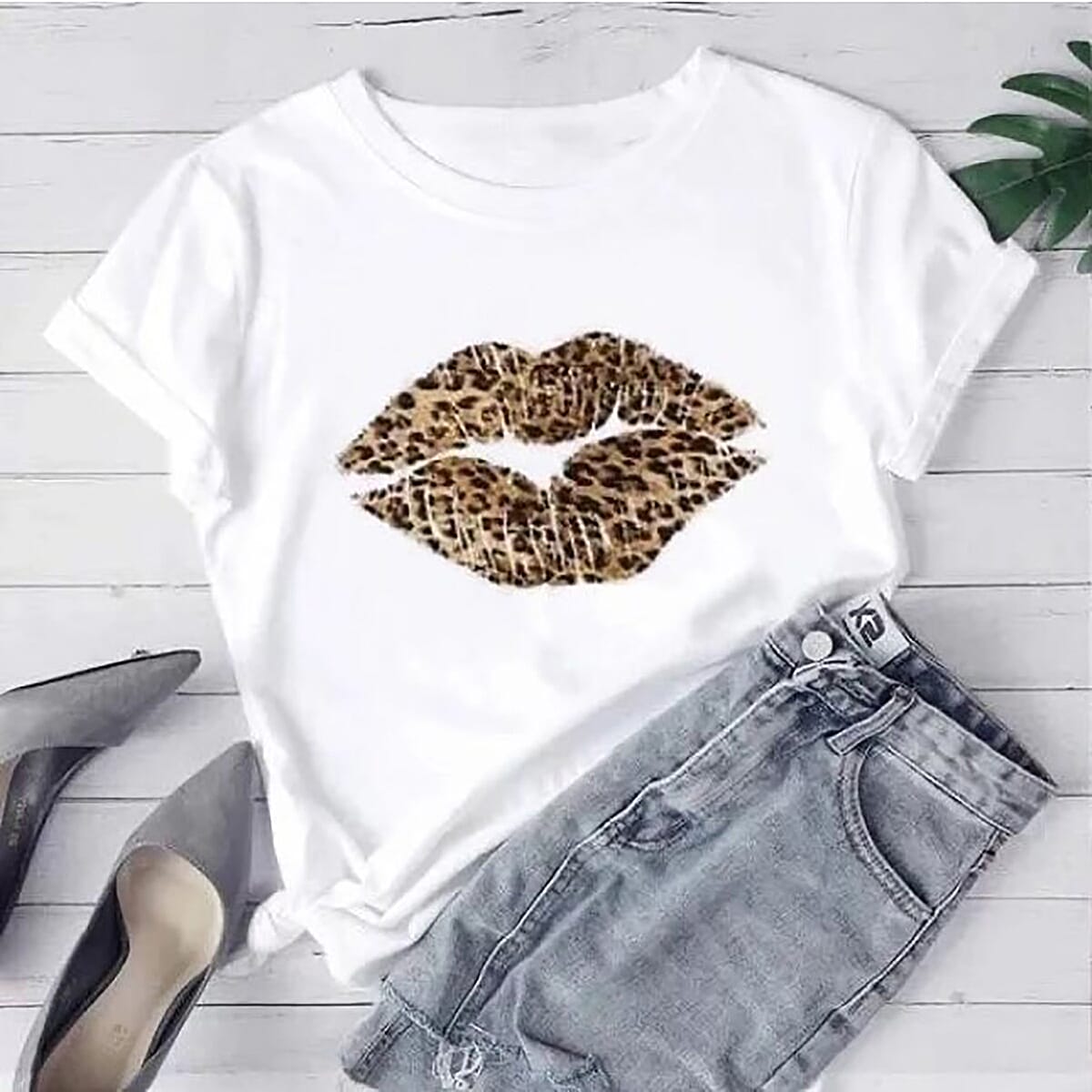 Kris Ana Leopard Kiss White T Shirt - Size: Large (12-14)