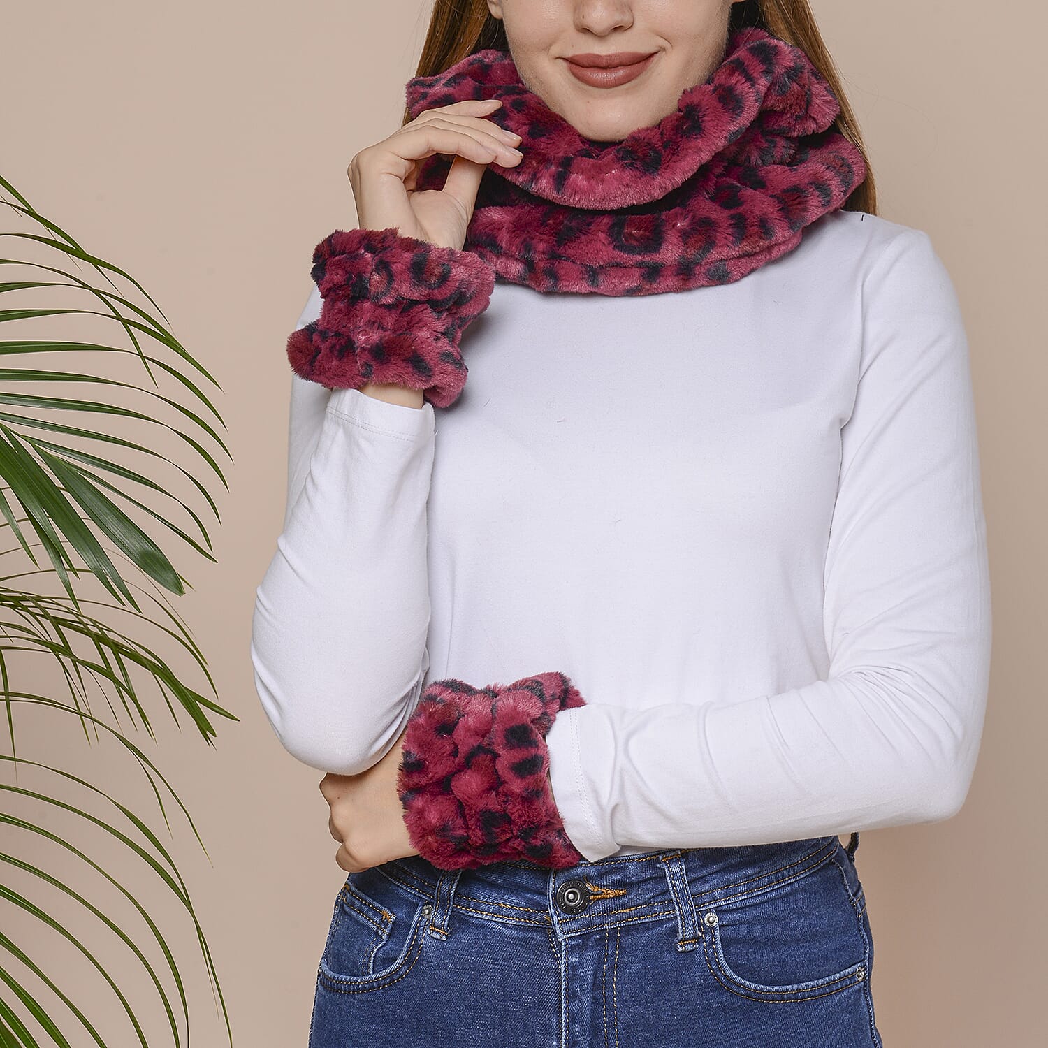 2 Piece Set - Leopard Skin Pattern Faux Fur infinity Scarf (Size 32x24cm) and Hand Cuffs (Size 9.5x12cm) - Wine