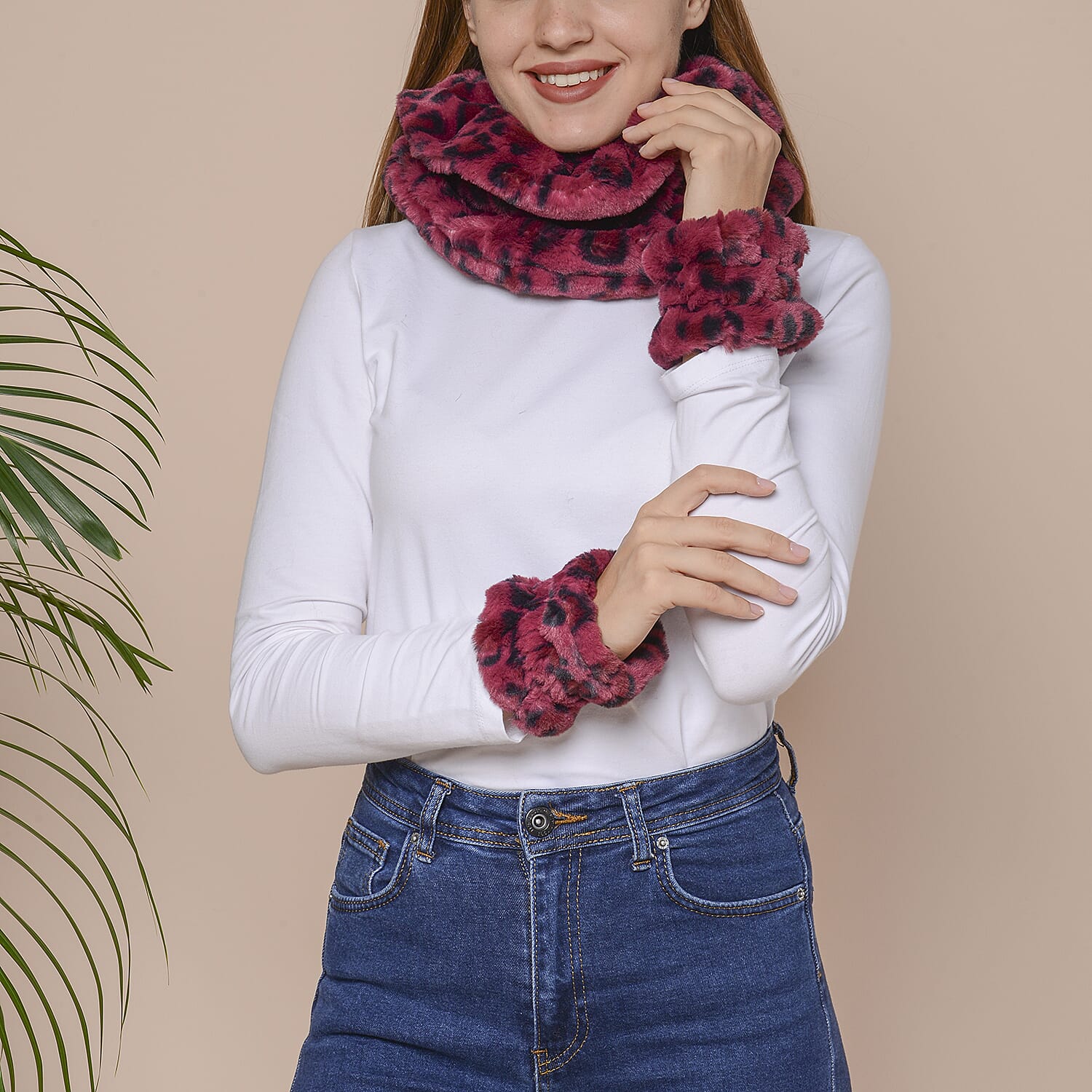 2 Piece Set - Leopard Skin Pattern Faux Fur infinity Scarf (Size 32x24cm) and Hand Cuffs (Size 9.5x12cm) - Wine