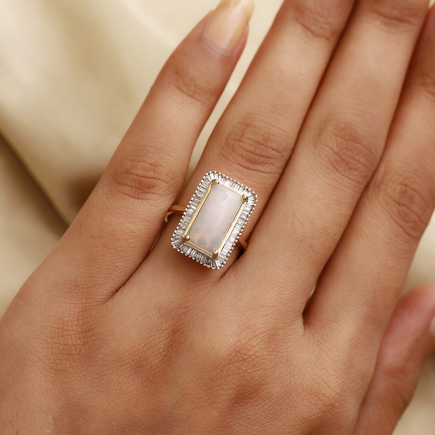 9K Yellow Gold AA Ethiopian Welo Opal and Natural Diamond (I4) Ring 3.54 Ct.