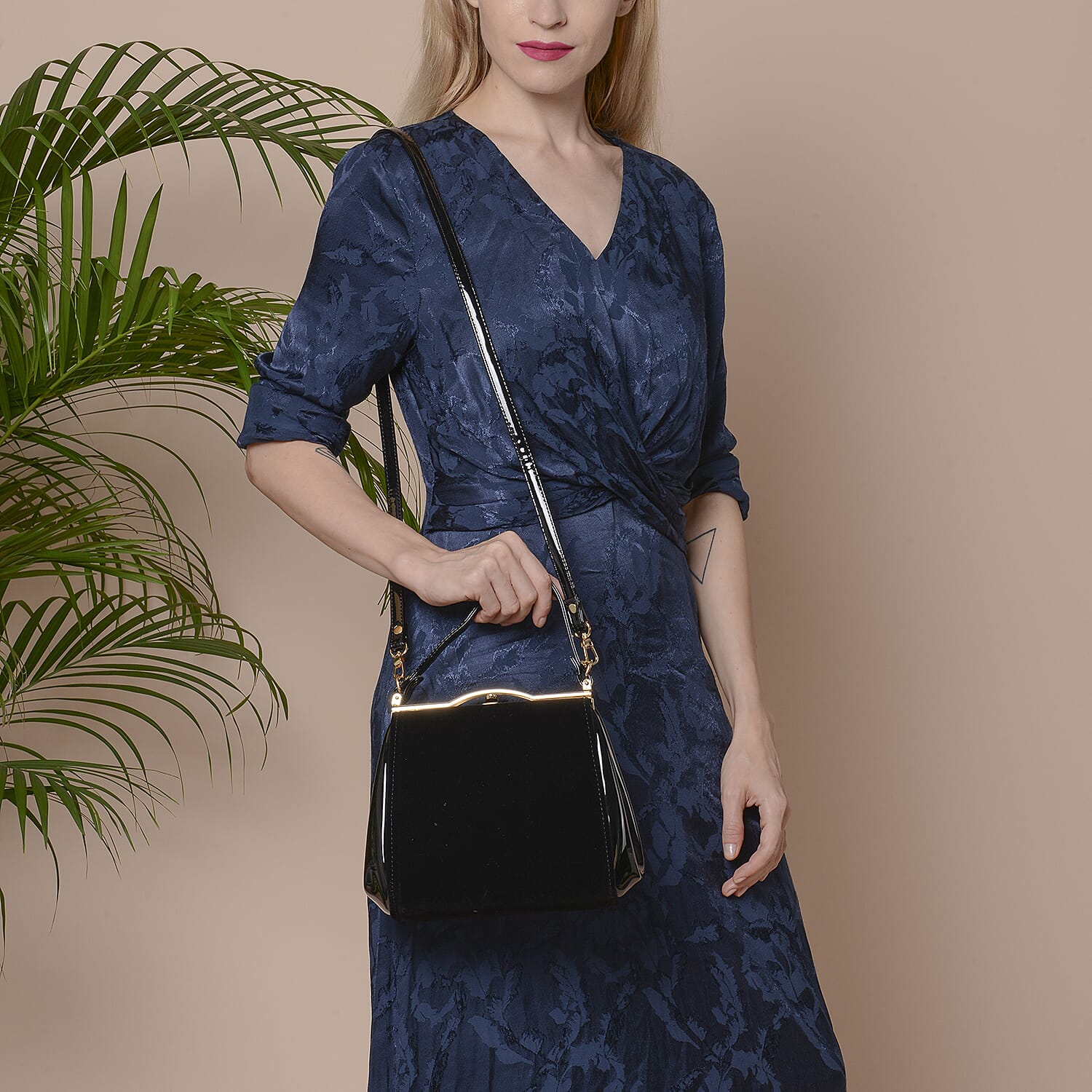 BOUTIQUE COLLECTION Black Satchel Bag with Detachable Shoulder Strap and Top Handle (Size 24x11x19 Cm)